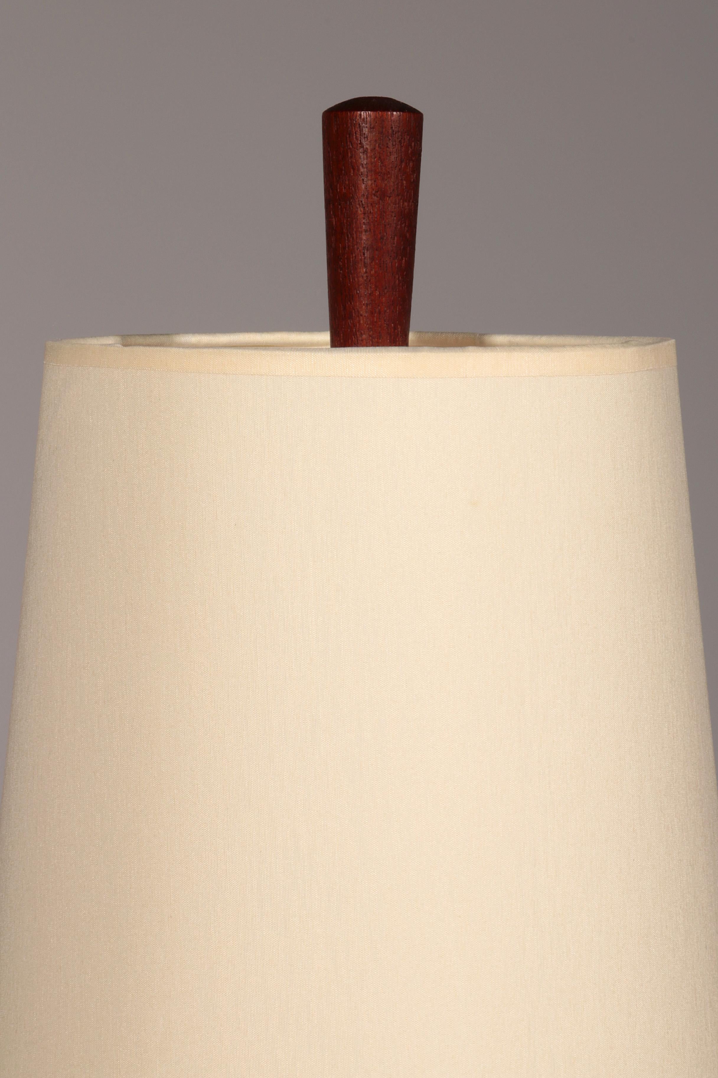 Lámpara de pie de teca con pantalla de tela de Parker Knoll, años 60 en venta 1