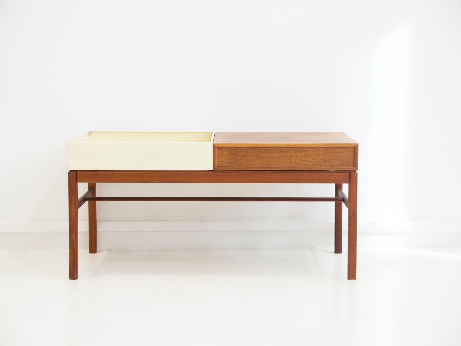 Teak Flower Table with a Drawer by Engström & Myrstrand For Sale 4