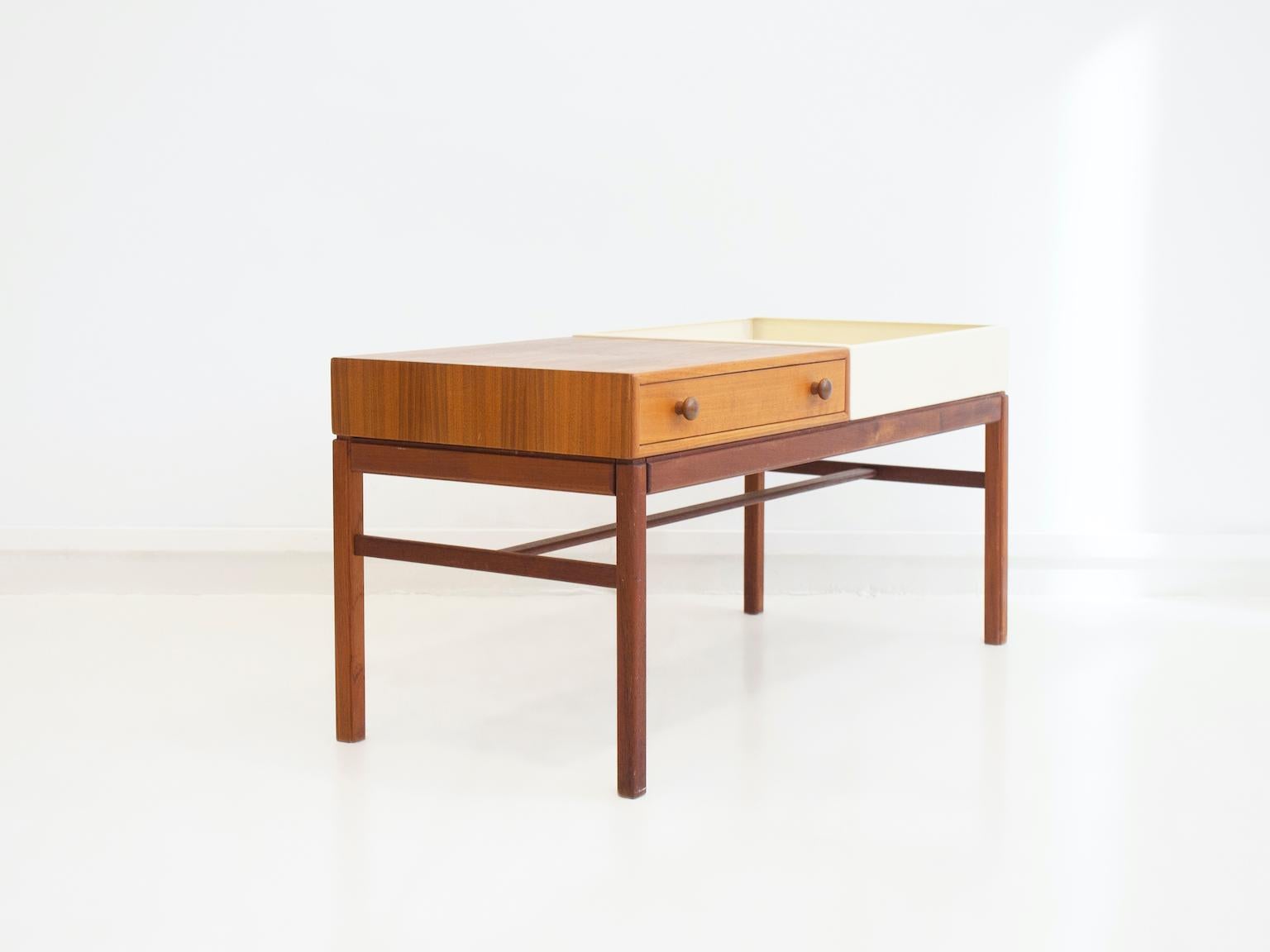 Teak Flower Table with a Drawer by Engström & Myrstrand For Sale 1