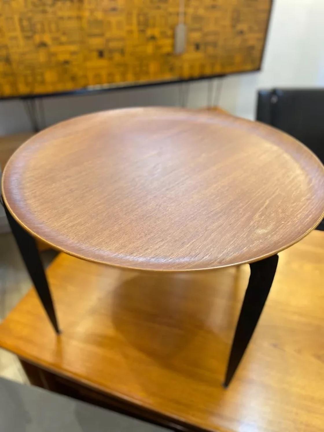 Table d'appoint à plateau pliant en teck Par Fritz Hansen, 1957, Danemark Bon état - En vente à London, GB