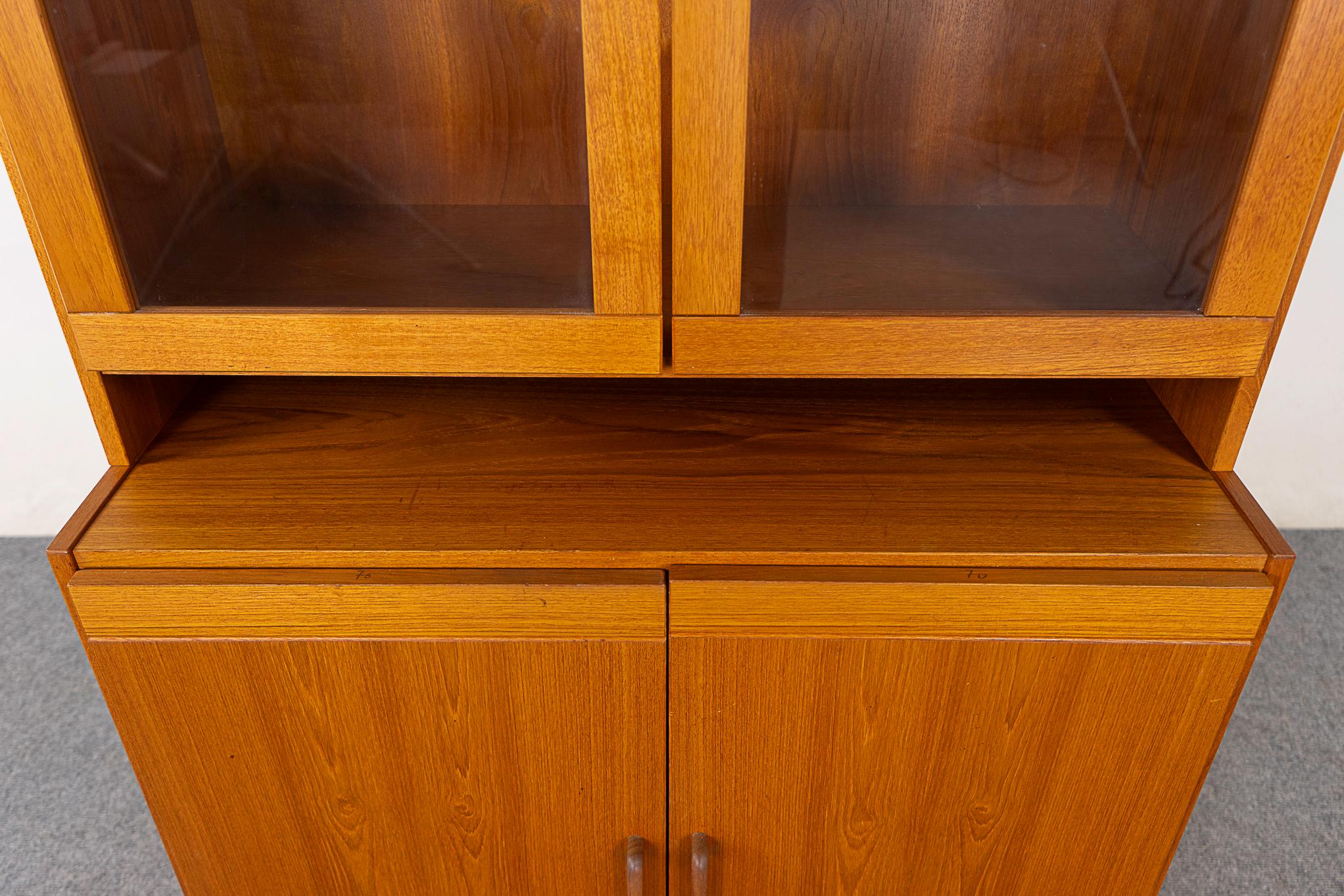 Teak & Glass Danish China Cabinet  In Good Condition For Sale In VANCOUVER, CA