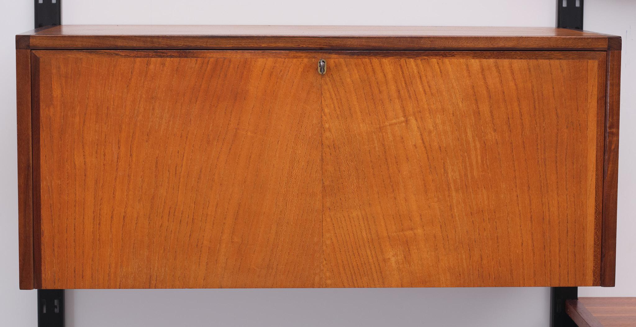 Mid-20th Century Teak Hanging Wall System, Holland, 1960s 