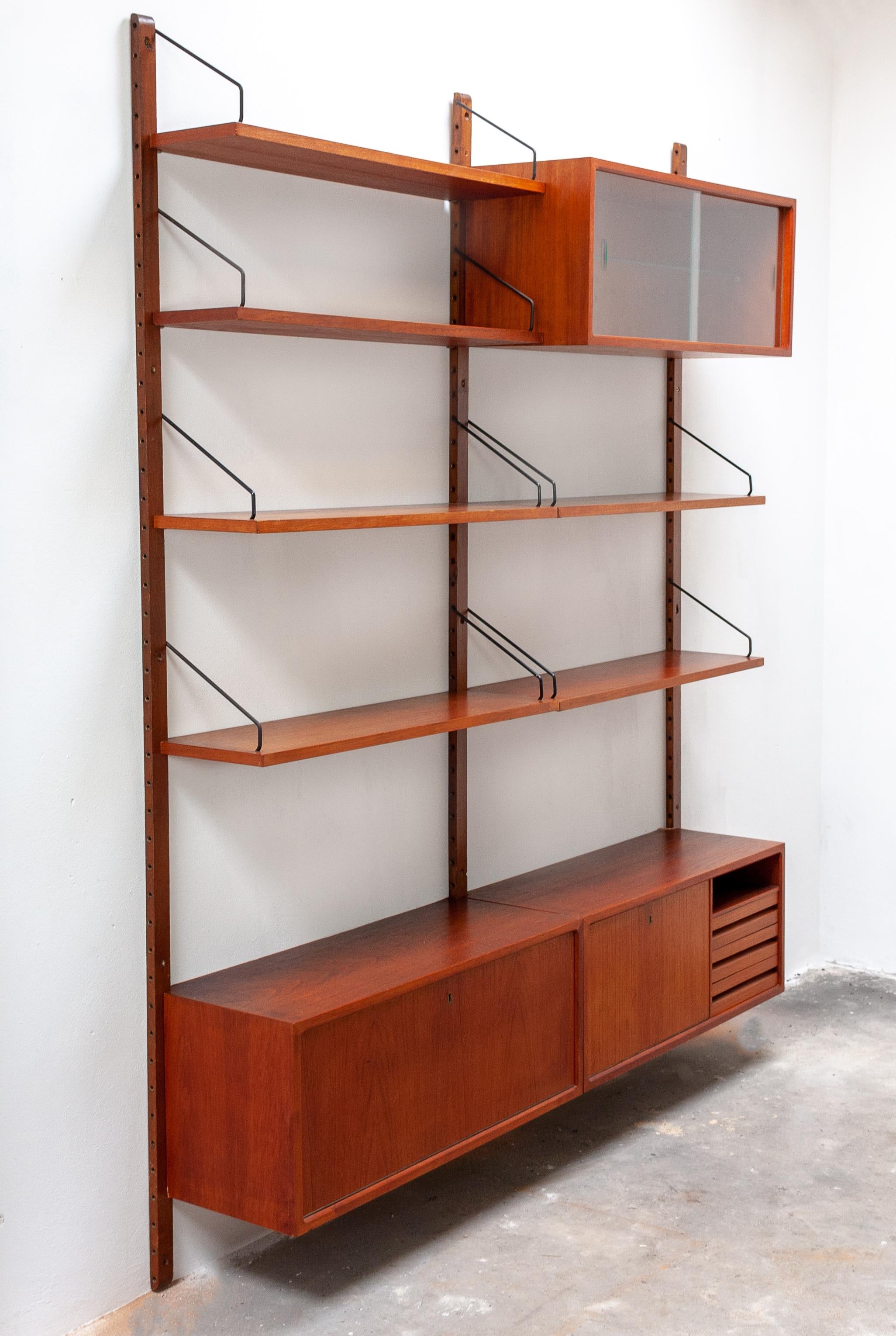 Teak Hanging Wall Unit Poul Cadovius In Good Condition In Den Haag, NL