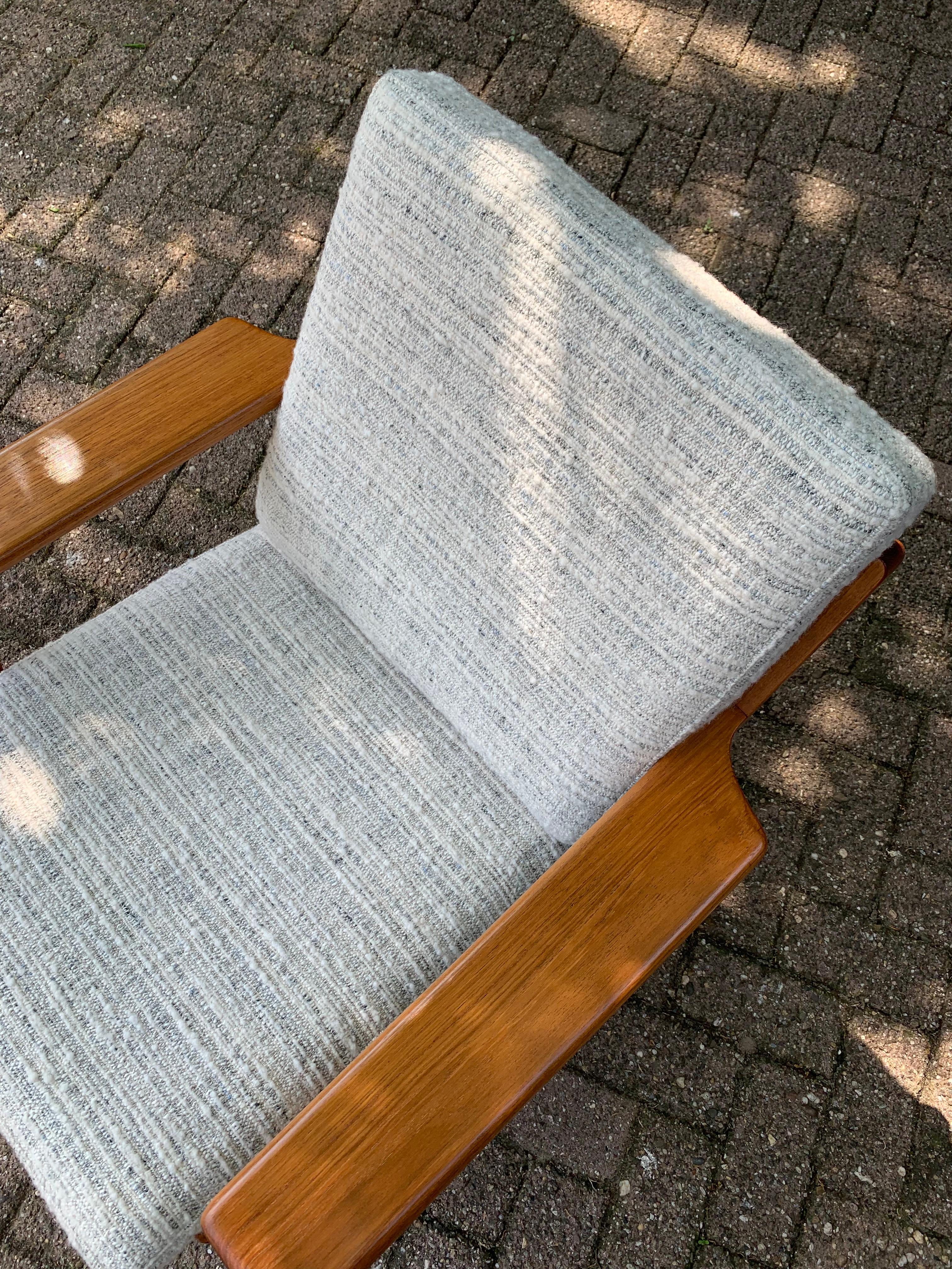 Teak Hans Wegner Lounge Chair GE290 by GETAMA - Fully Restored  For Sale 4