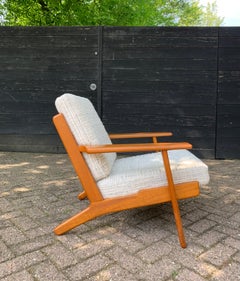 Sedia da salotto Hans Wegner in teak GE290 di GETAMA - completamente restaurata