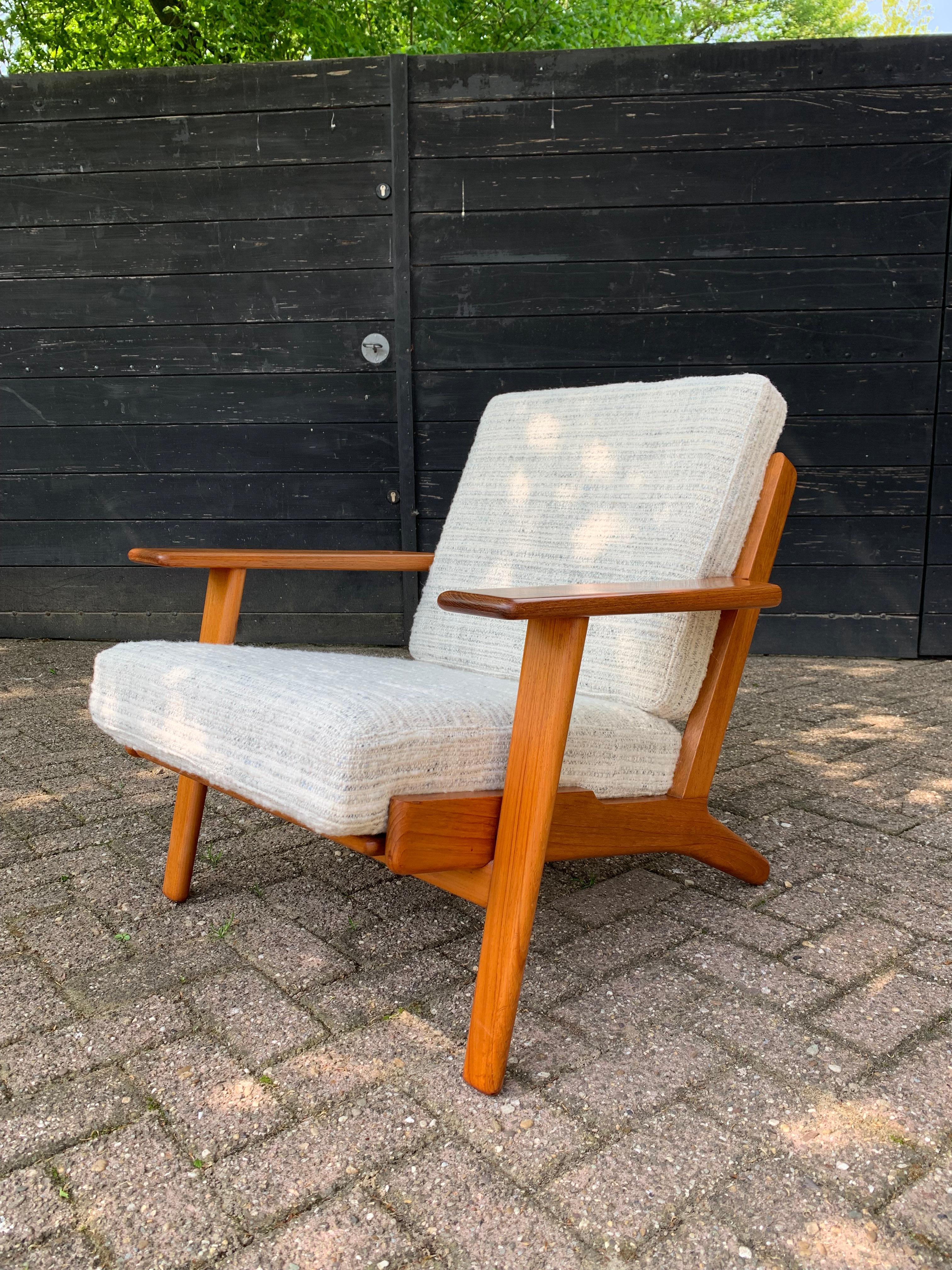 Scandinavian Modern Teak Hans Wegner Lounge Chair GE290 by GETAMA - Fully Restored  For Sale