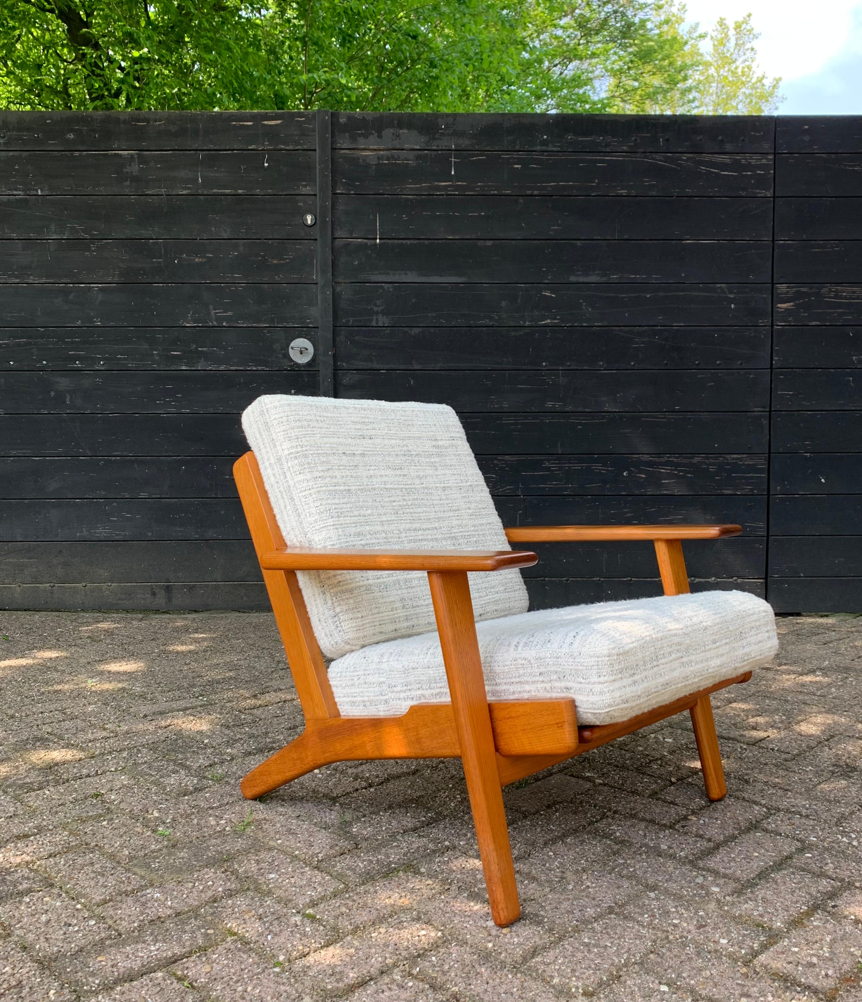 Teak Hans Wegner Lounge Chair GE290 by GETAMA - Fully Restored  In Good Condition For Sale In Utrecht, NL