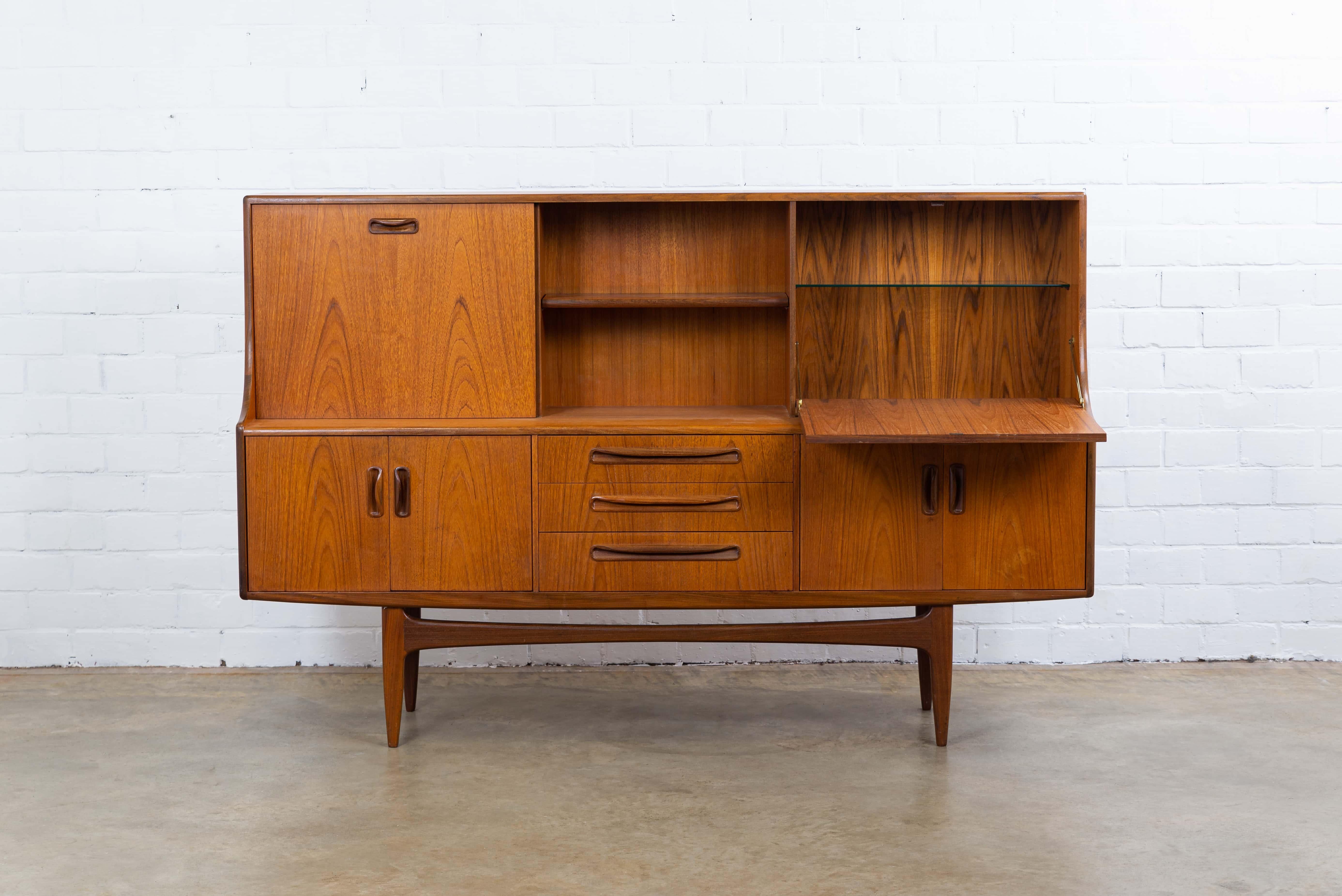 Beautiful bar cabinet finished in teak.
Produced by G Plan (UK), designed by Victor Bramwell Wilkins.
