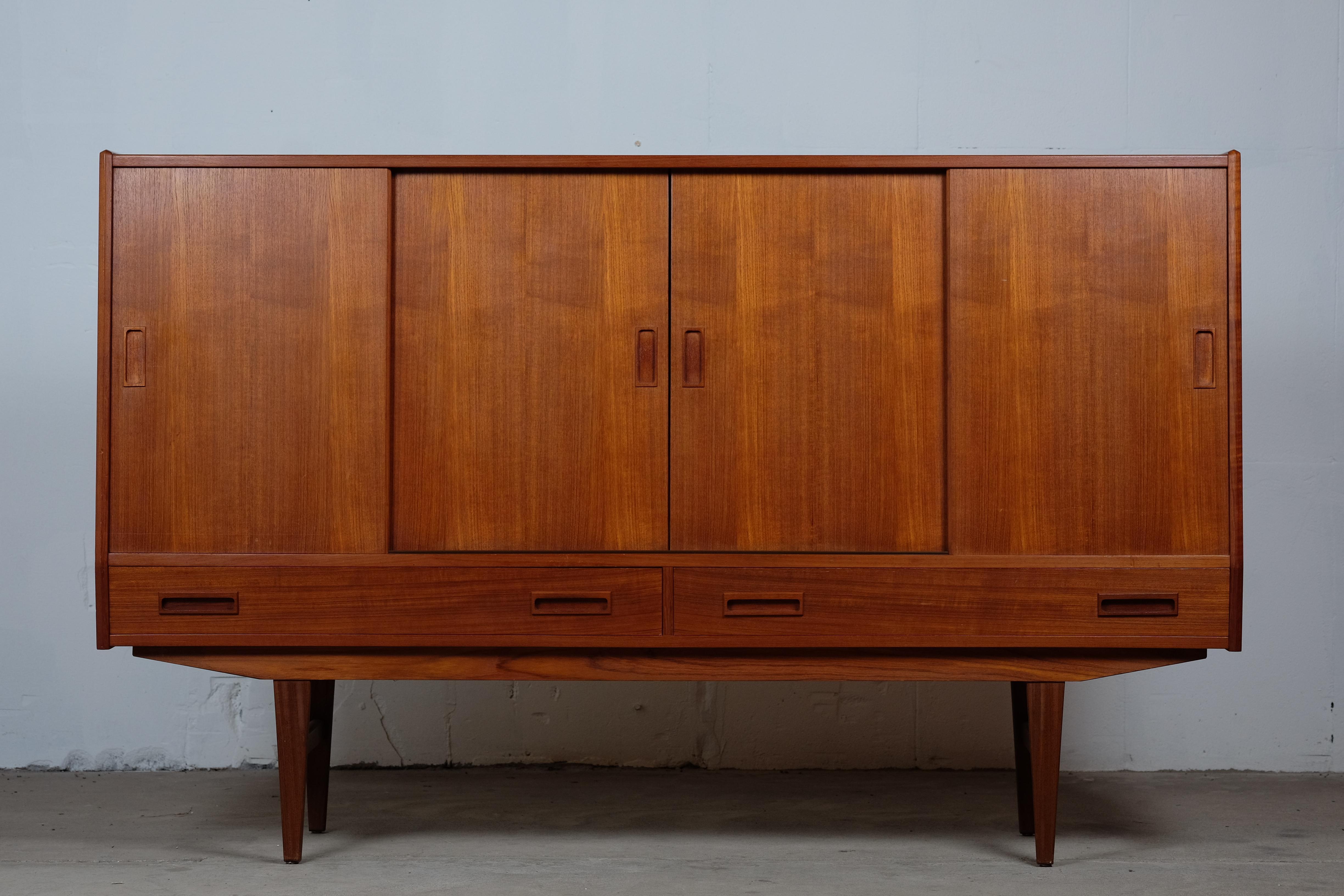 Sideboard in teak manufactured by P. Westergaard in Denmark in the 1960s and designed by Børge Seindal. Functionally, this sideboard got tons of storage room, features four sliding doors, one bar space and two drawers.
Beautiful piece in good