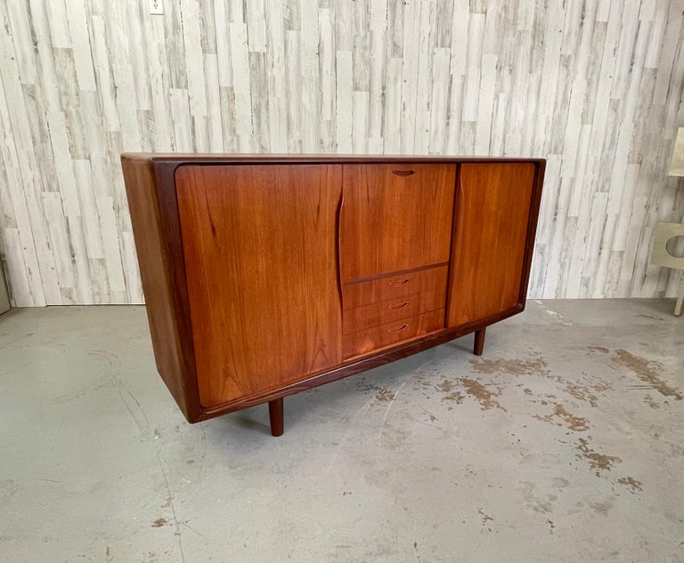 Teak Highboard by H.W. Klein for Bramin 1960s In Good Condition For Sale In Denton, TX