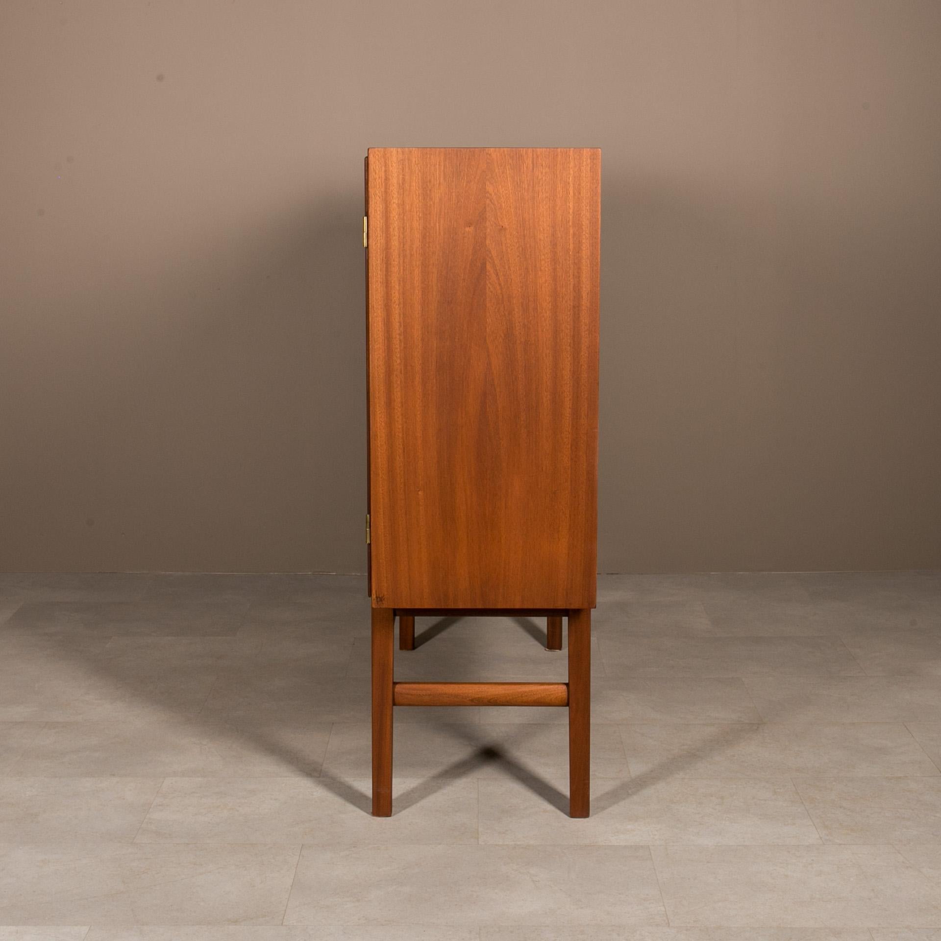 Tablero alto de teca de Ole Wanscher para Poul Jeppesen, años 60, diseño danés Aceitado en venta