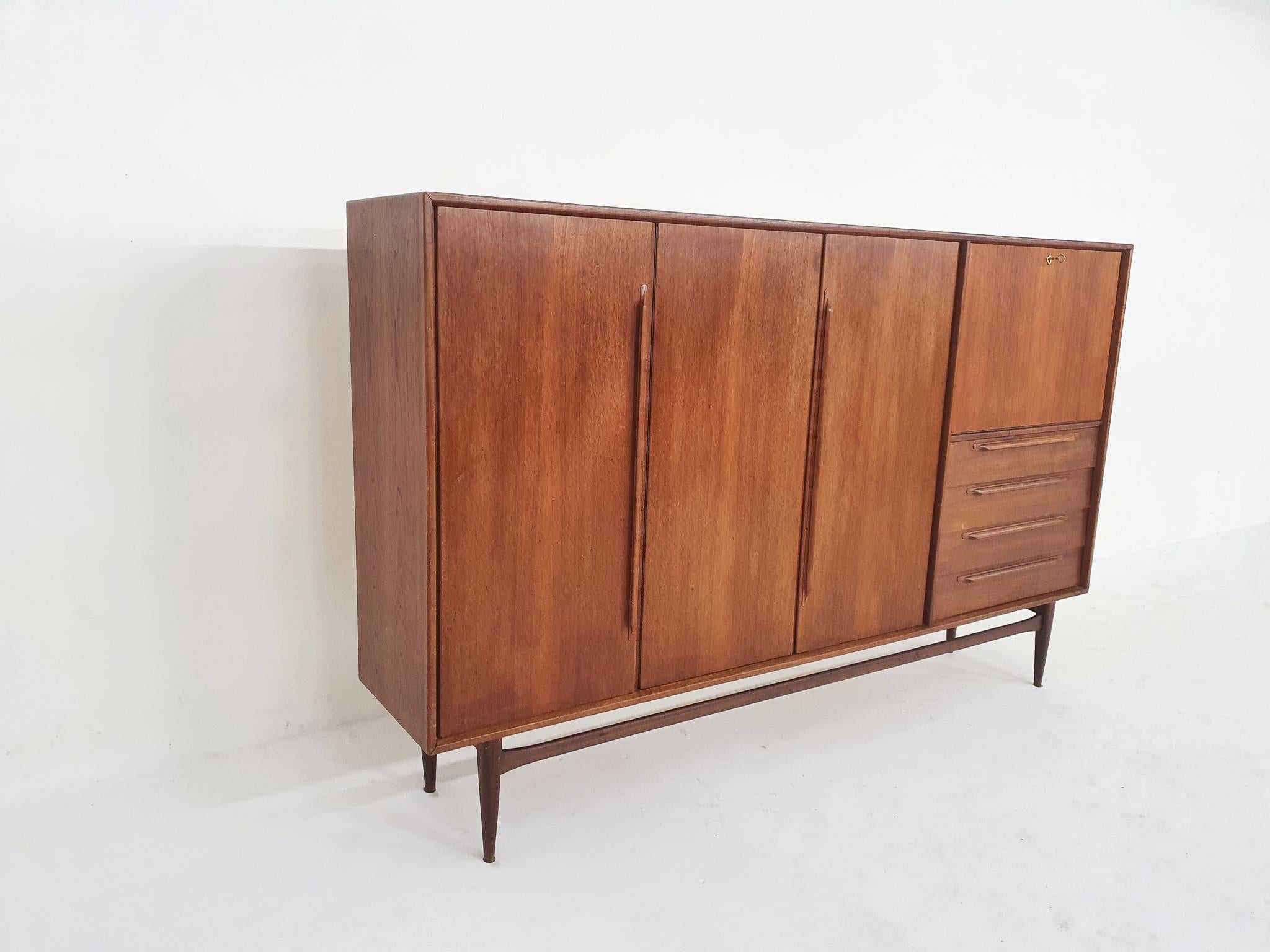 Teak Highboard Model RT200/218 by Heinrich Riestenpatt for RT Mobel, Germany In Good Condition In Amsterdam, NL