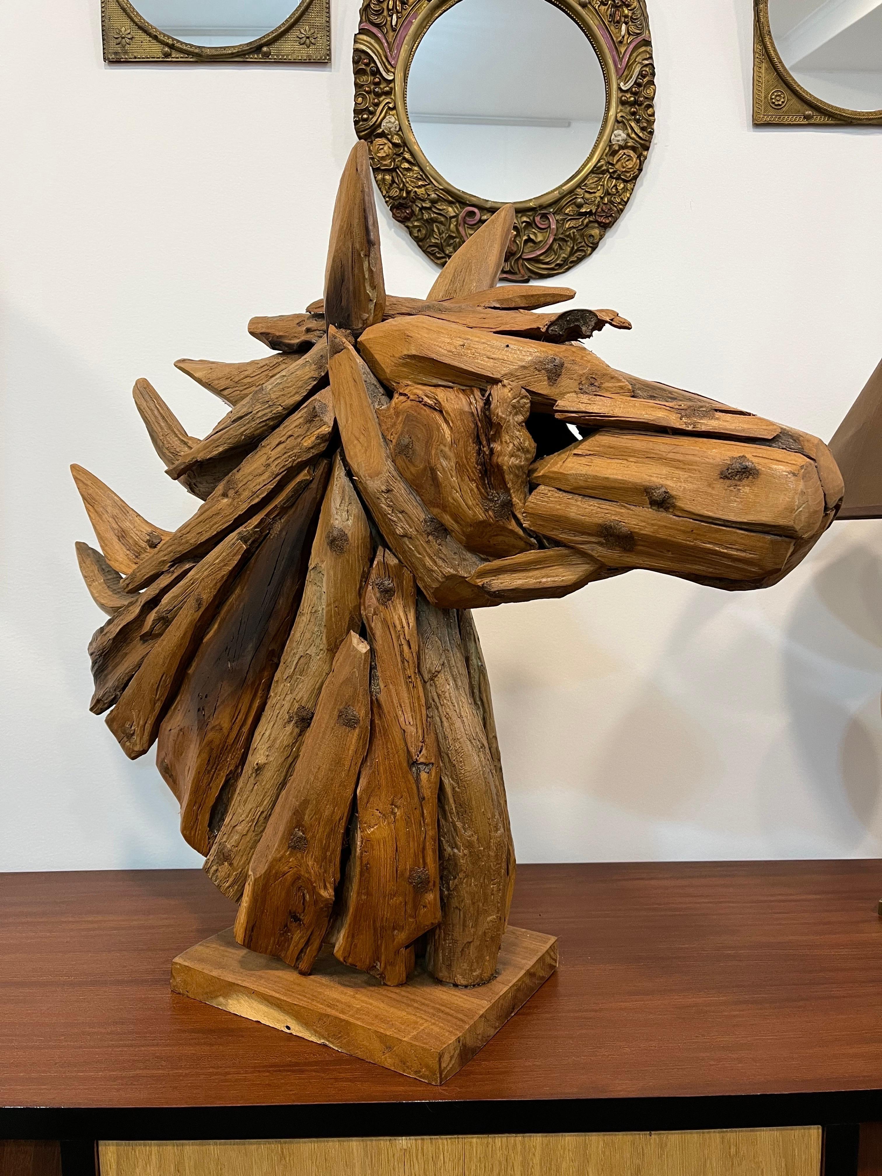 Horse head sculpture in teak root. Contempory sculpture made by an indonesian craftsman sculptor (Bali). It was assembled with pieces of teak roots.
A colorless glaze was applied to protect the wood.
Spectacular piece !
