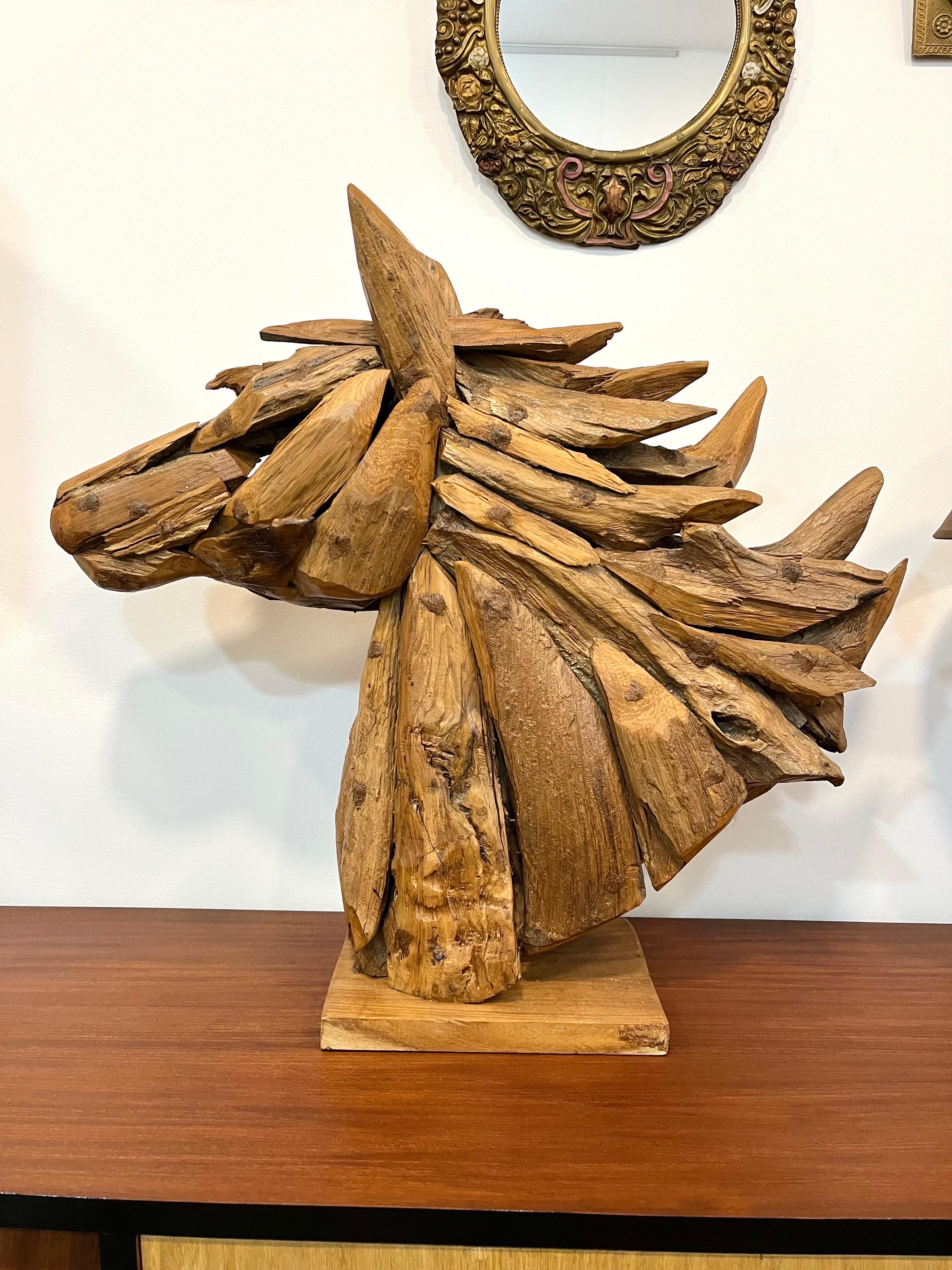 Indonésien Sculpture de tête de cheval en teck