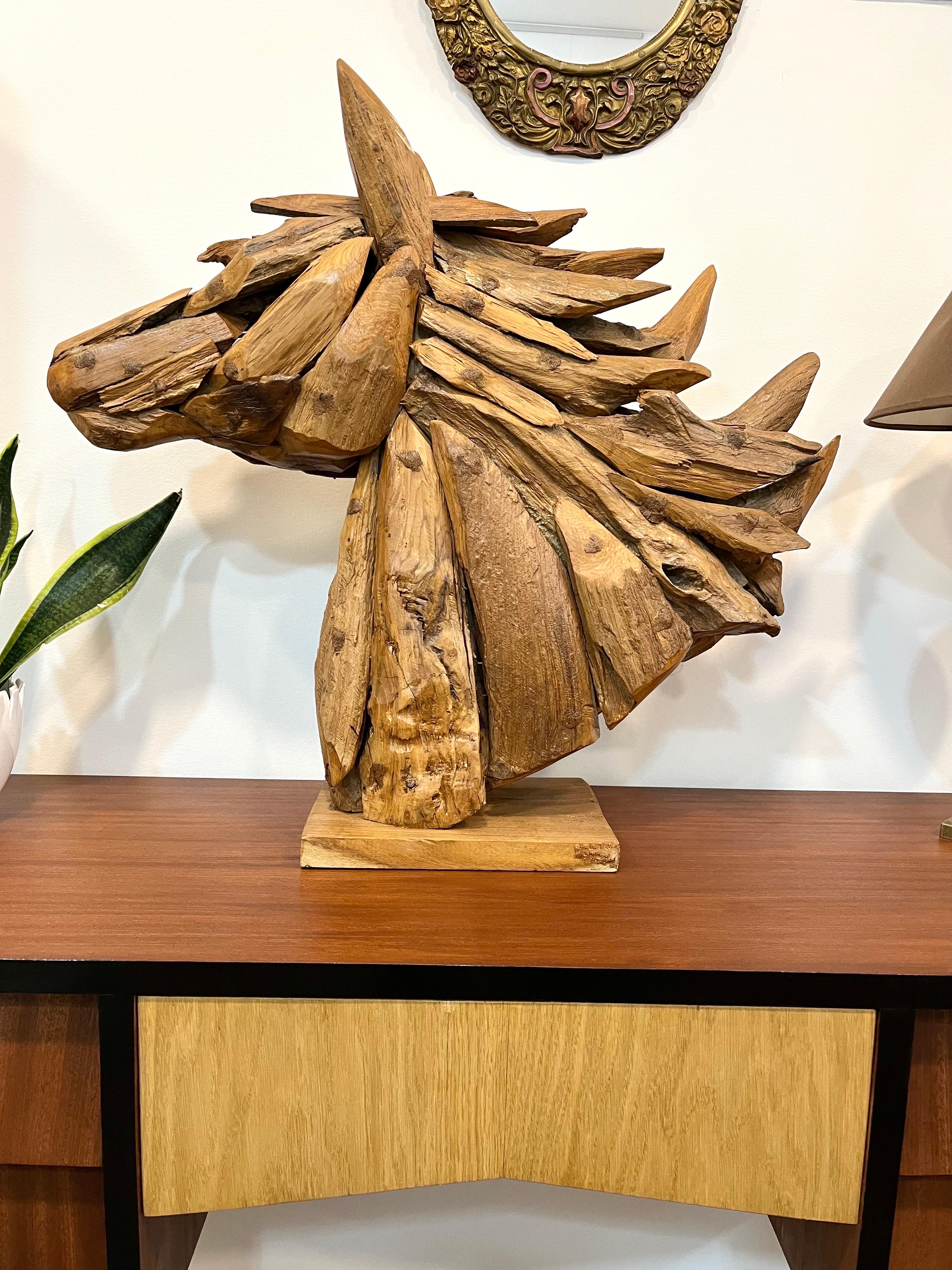 Pferdekopf-Skulptur aus Teakholz  (Arts and Crafts) im Angebot