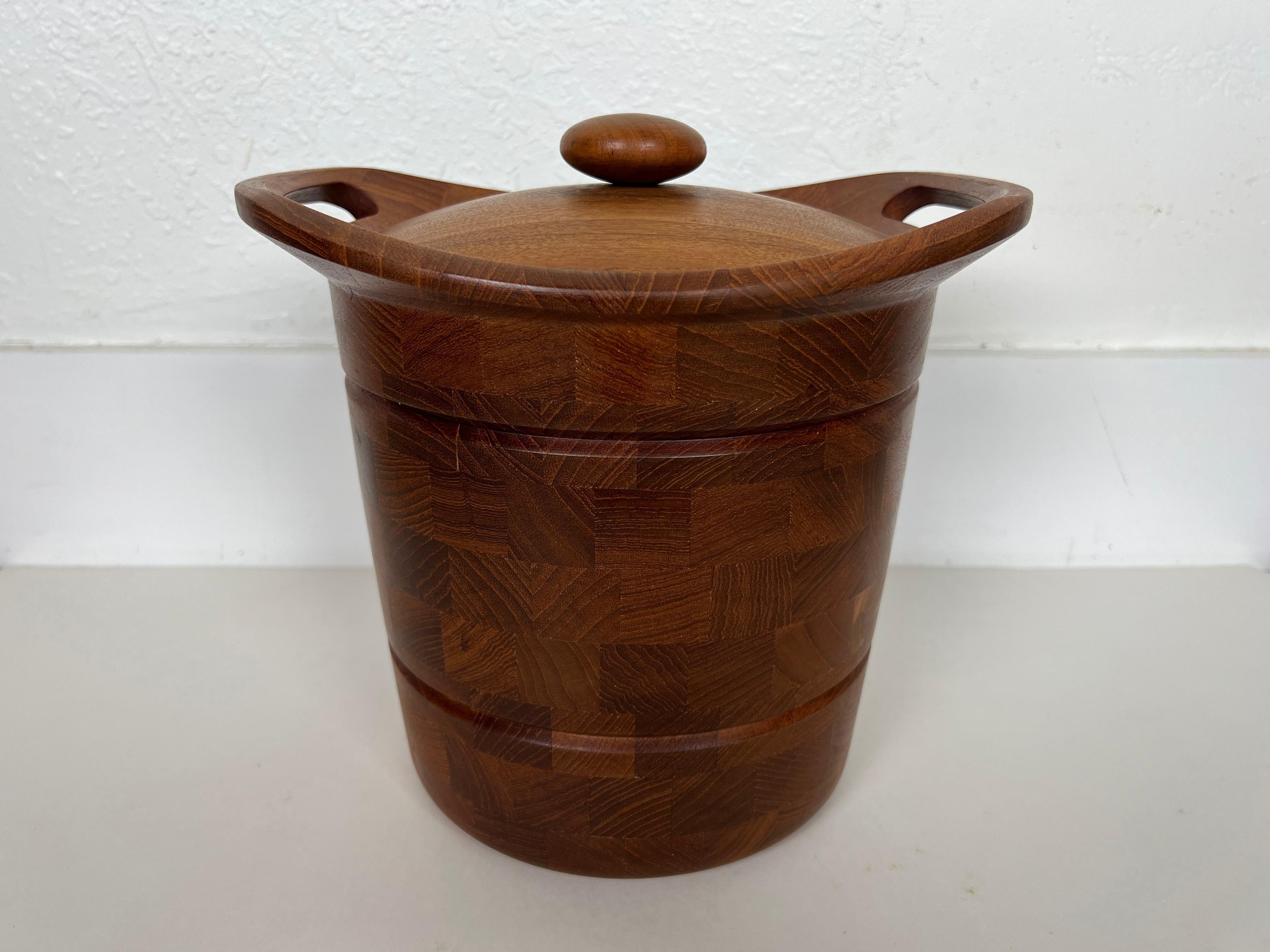Vintage Scandinavian ice bucket with removable plastic insert and lid. Expertly crafted in a patchwork of end-grain teak. 

Manufacturer: ESB

Year: 1960s

Origin: Denmark

Style: Mid-Century Modern / Scandinavian / Danish