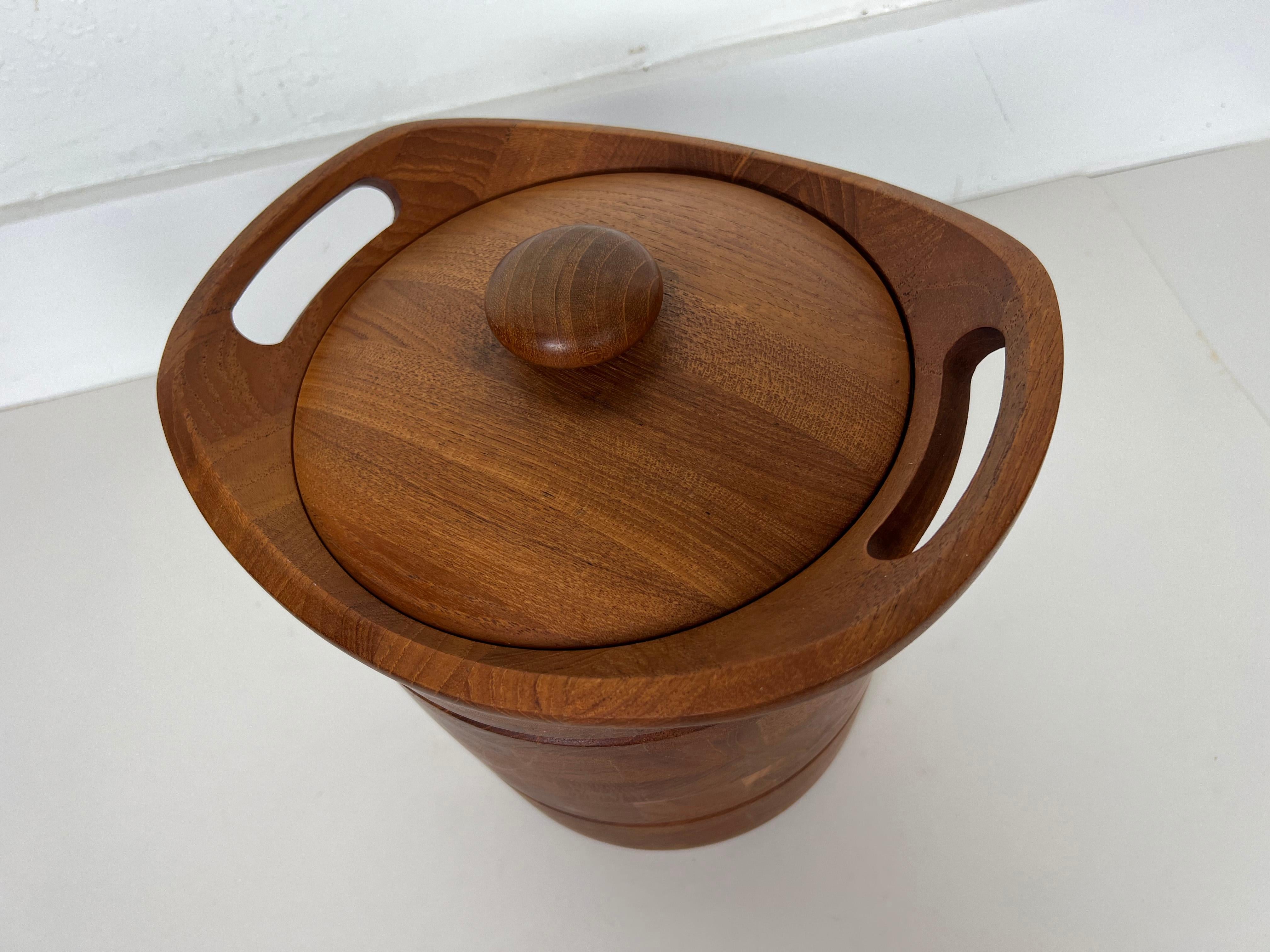 Teak Ice Bucket by ESB Denmark In Excellent Condition For Sale In Fort Lauderdale, FL