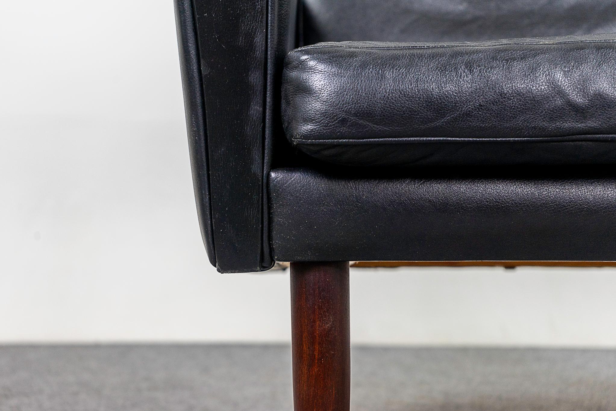 Teak & Leder Dänischer Lounge Stuhl mit hoher Rückenlehne im Zustand „Gut“ im Angebot in VANCOUVER, CA