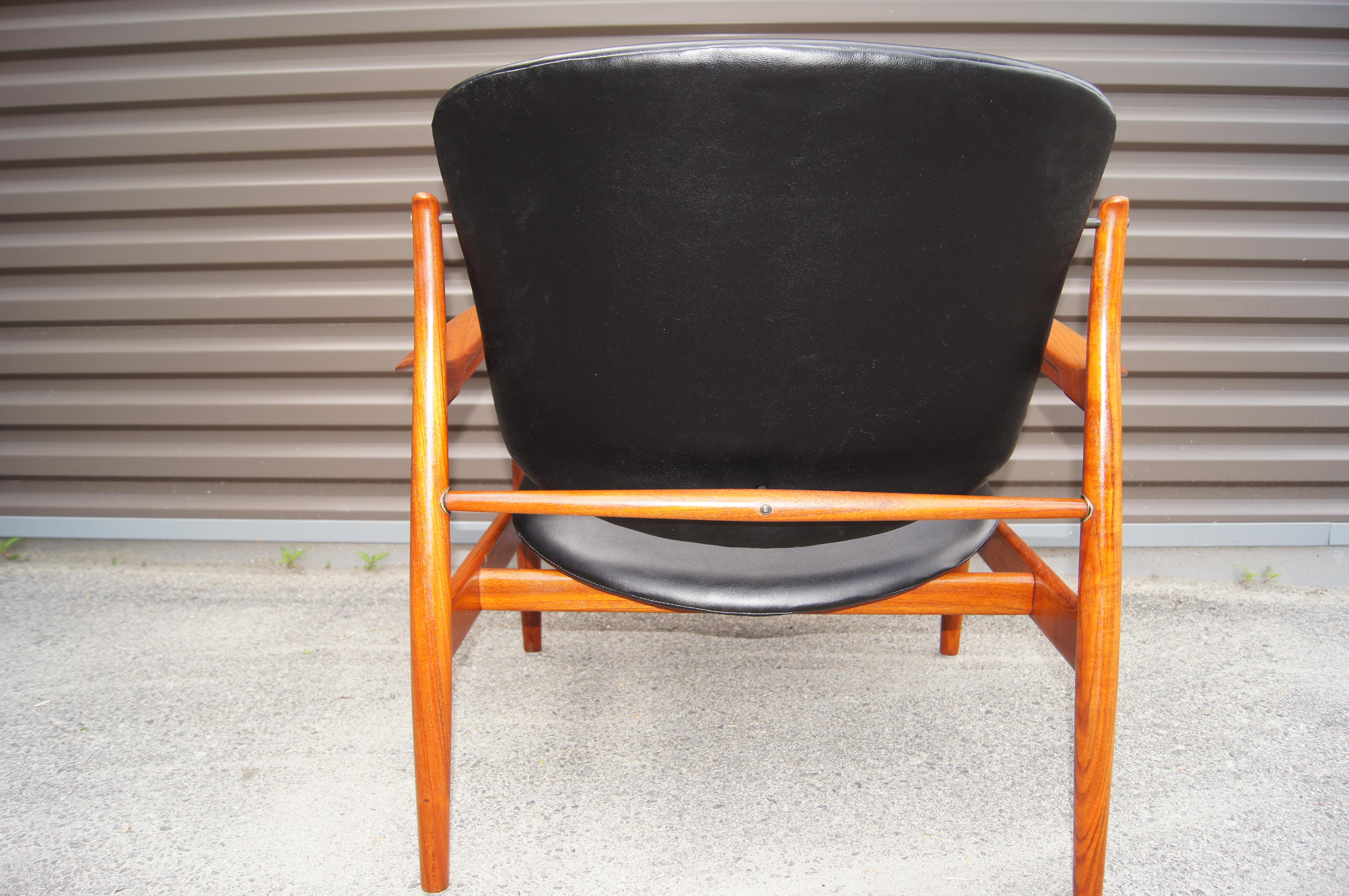 Scandinavian Modern Teak & Leather Lounge Chair, Model FD136, by Finn Juhl for France & Daverkosen For Sale
