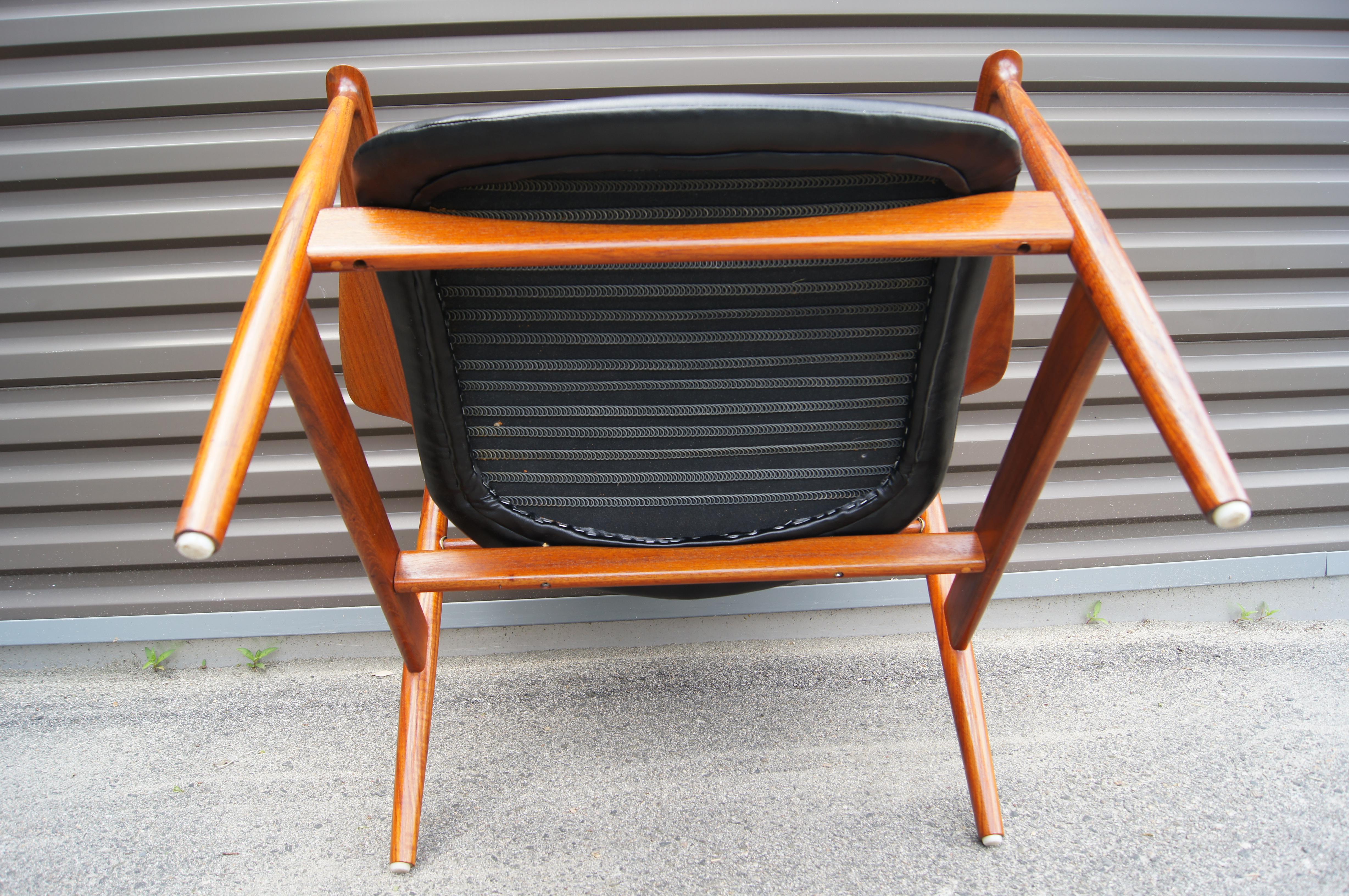 Danish Teak & Leather Lounge Chair, Model FD136, by Finn Juhl for France & Daverkosen For Sale
