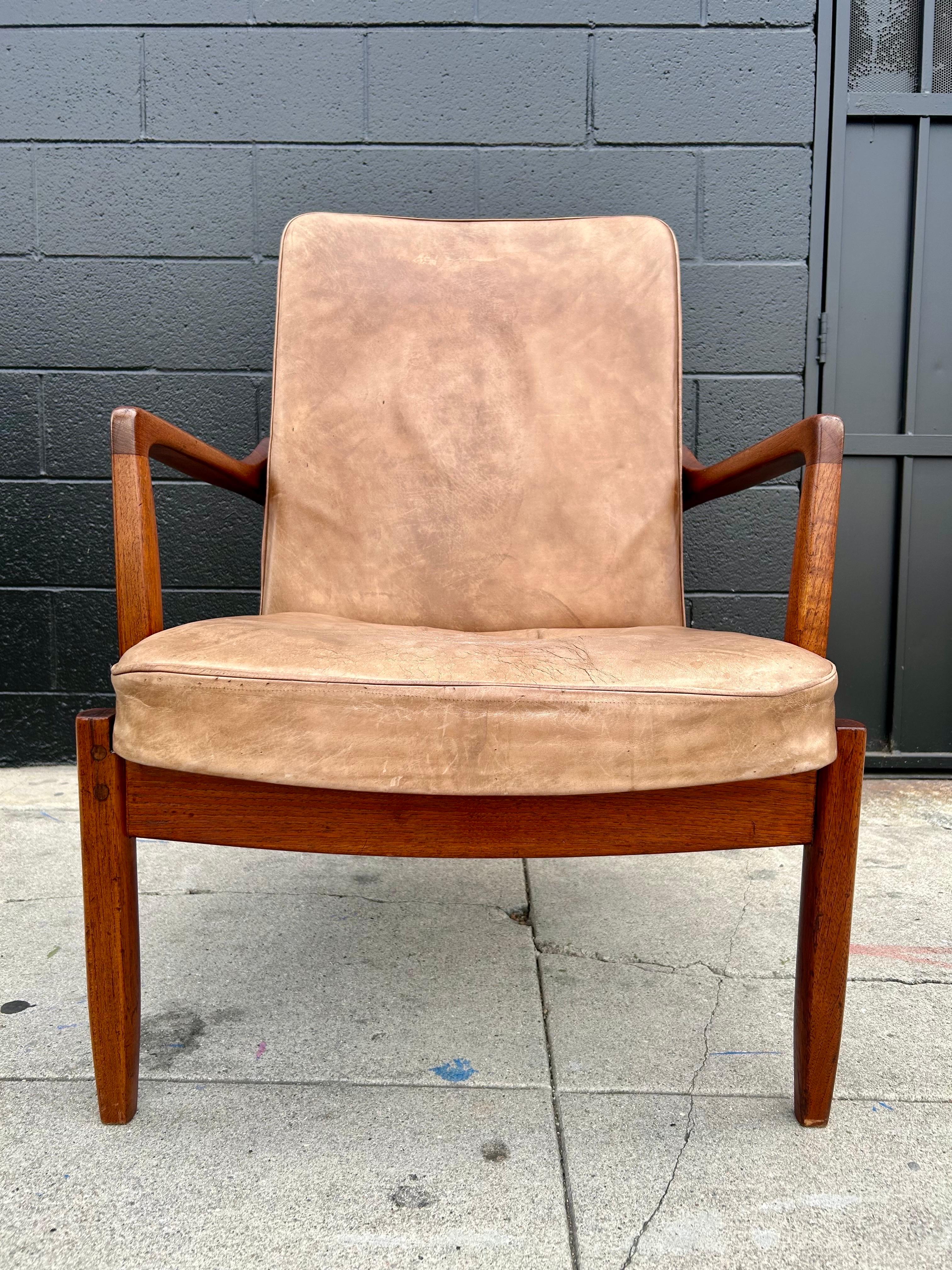 Teak + Leder Sessel Tove + Edvard Kindt-Larsen (Handgefertigt) im Angebot