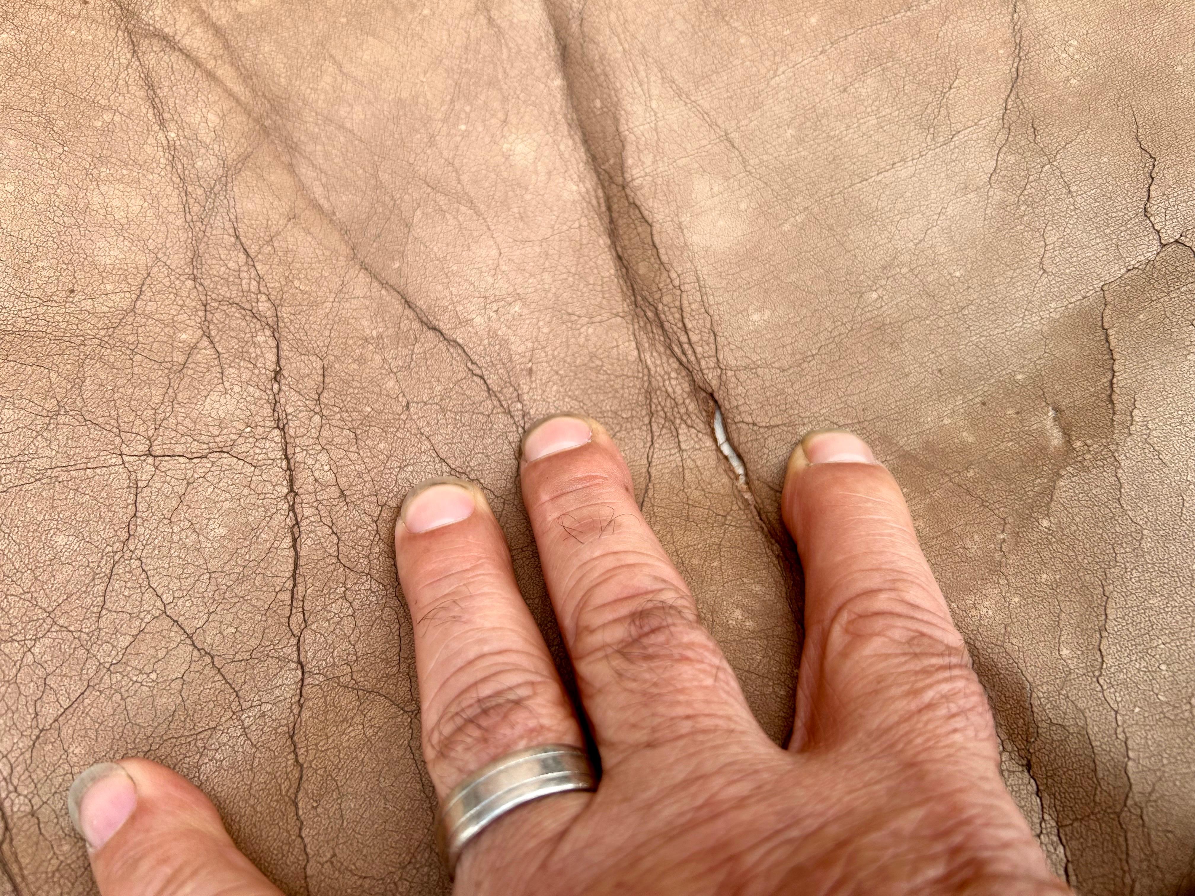 Teak + Leder Sessel Tove + Edvard Kindt-Larsen im Zustand „Gut“ im Angebot in Los Angeles, CA
