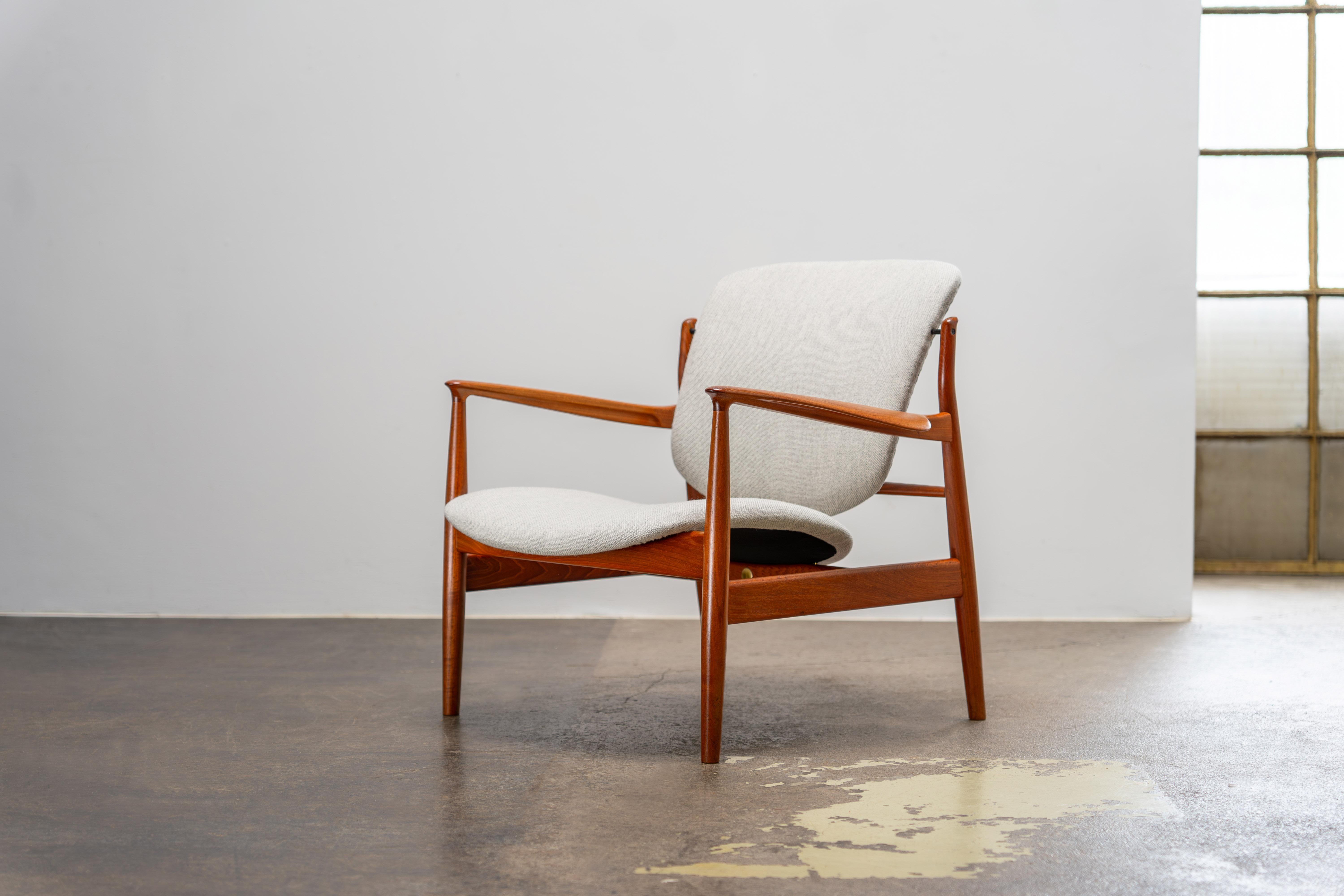 Finn Juhls Model 136 Fauteuil en teck pour France & Daverkosen, Danemark, années 1950

Conçu et produit dans les années 1950, ce fauteuil sculptural du maître danois Finn Juhl est un rare modèle 136, fabriqué par France & Daverkosen avant que la