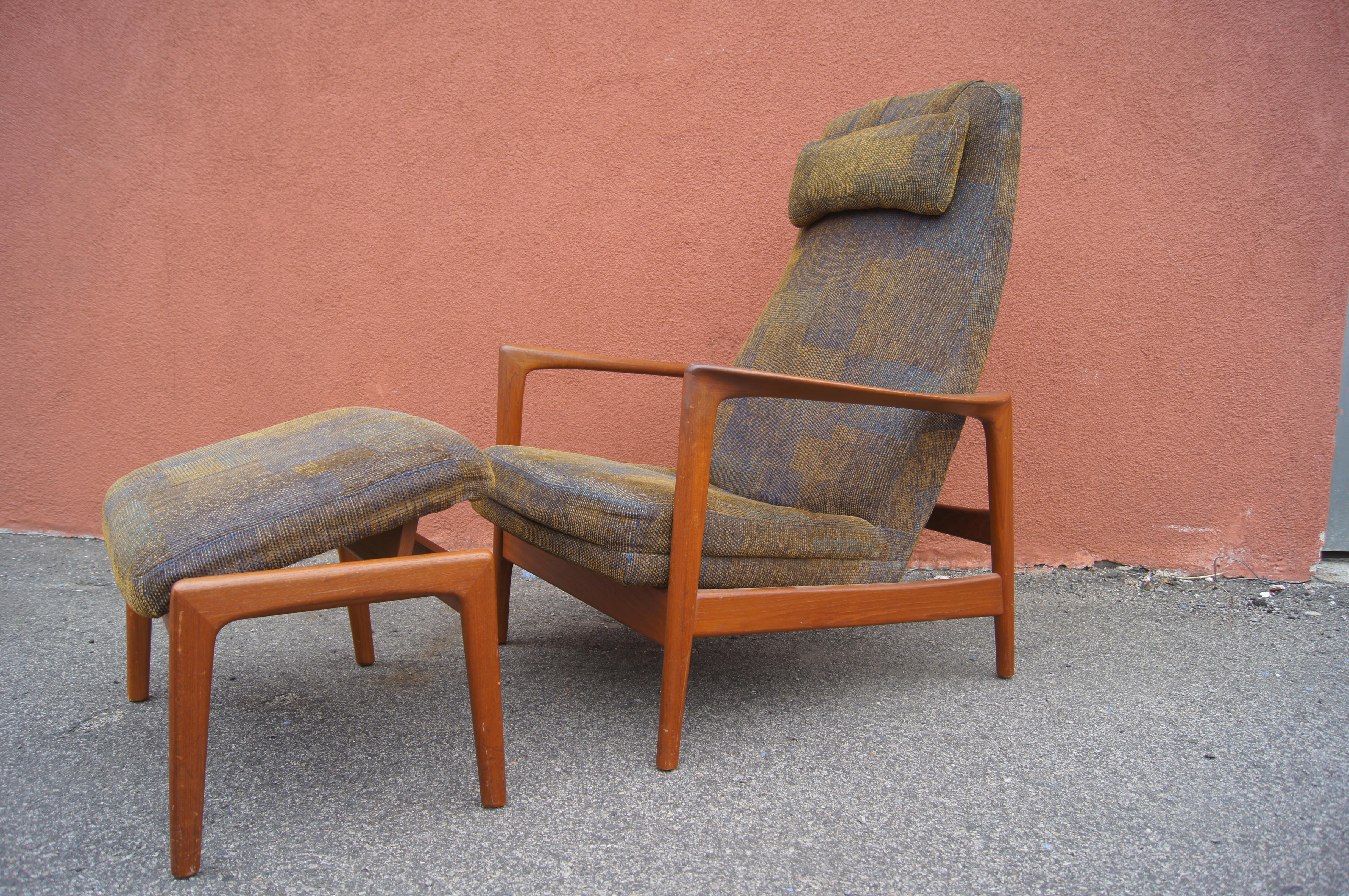 Designed by Folke Ohlsson for DUX, this handsome 1960s lounge chair and ottoman features a teak frame that adjusts while seated to provide a comfortable recline.
 