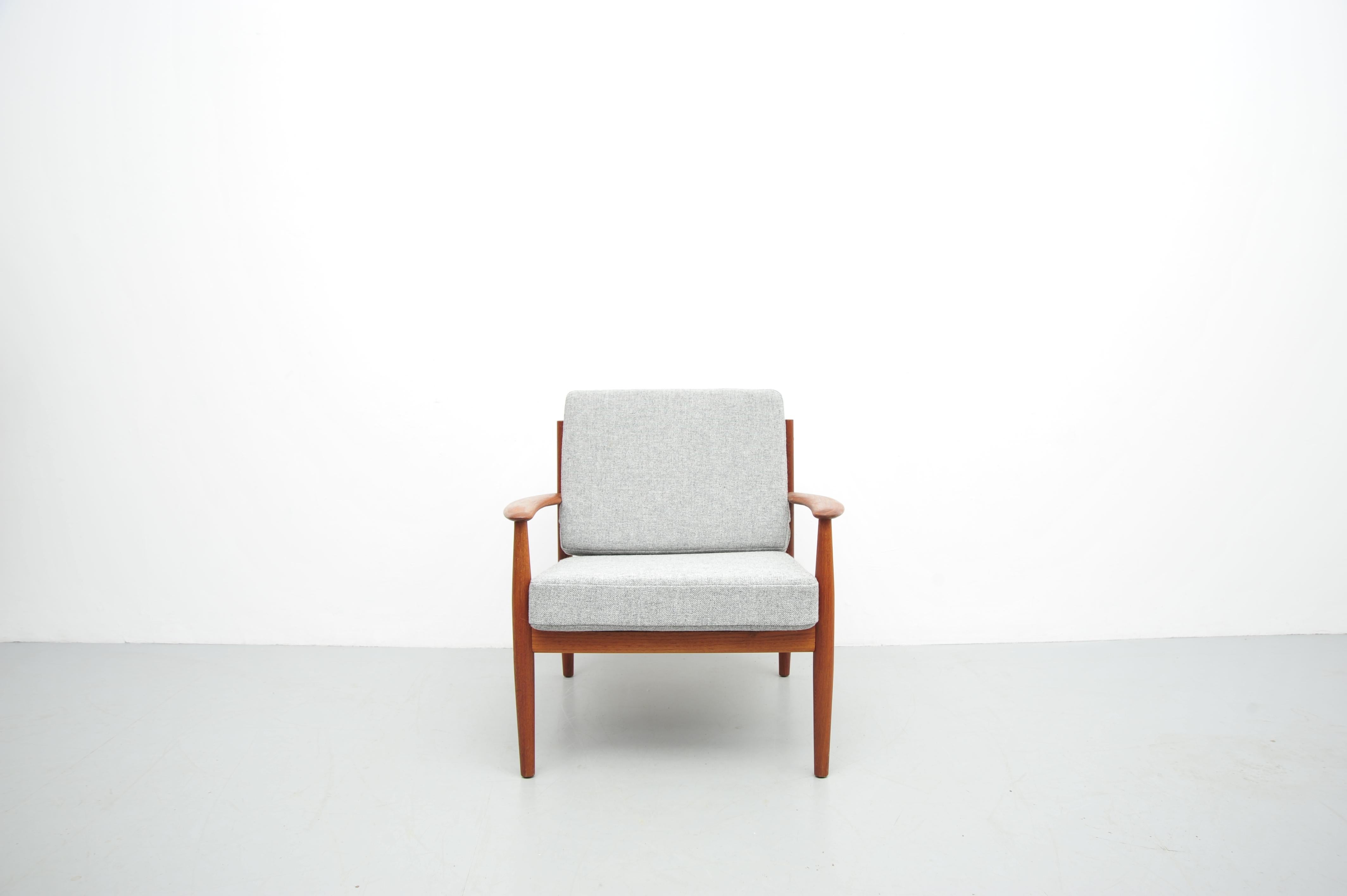 This elegant lounge chair, designed by the esteemed Danish designer Grete Jalk for France & Son in the 1960s, exemplifies the timeless appeal of Scandinavian mid-century modern design. Crafted from solid teak wood, the chair features a gracefully