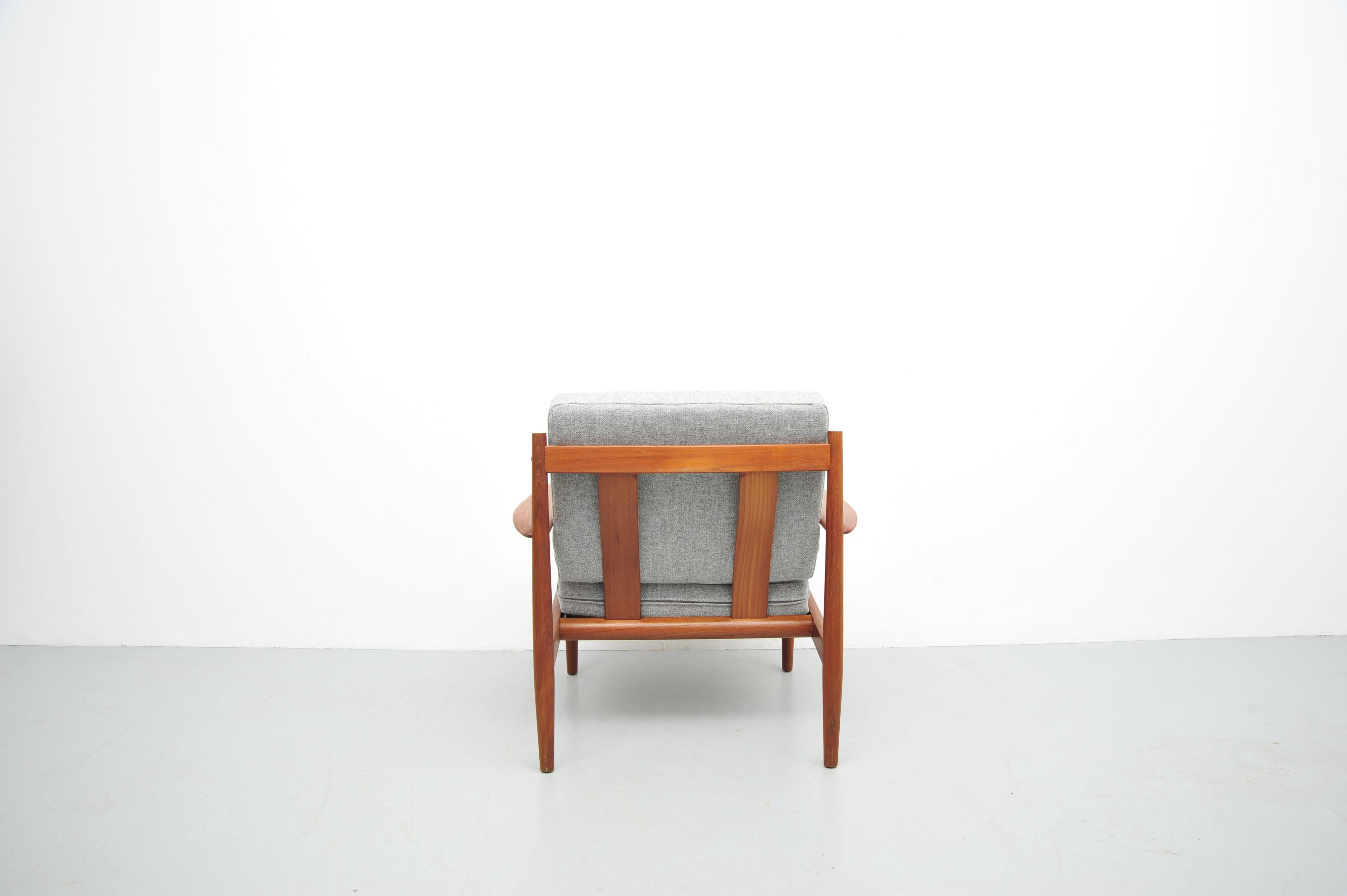 Teak Lounge Chair by Grete Jalk for France & Son, Grey Upholstery In Good Condition For Sale In Wiesbaden, DE