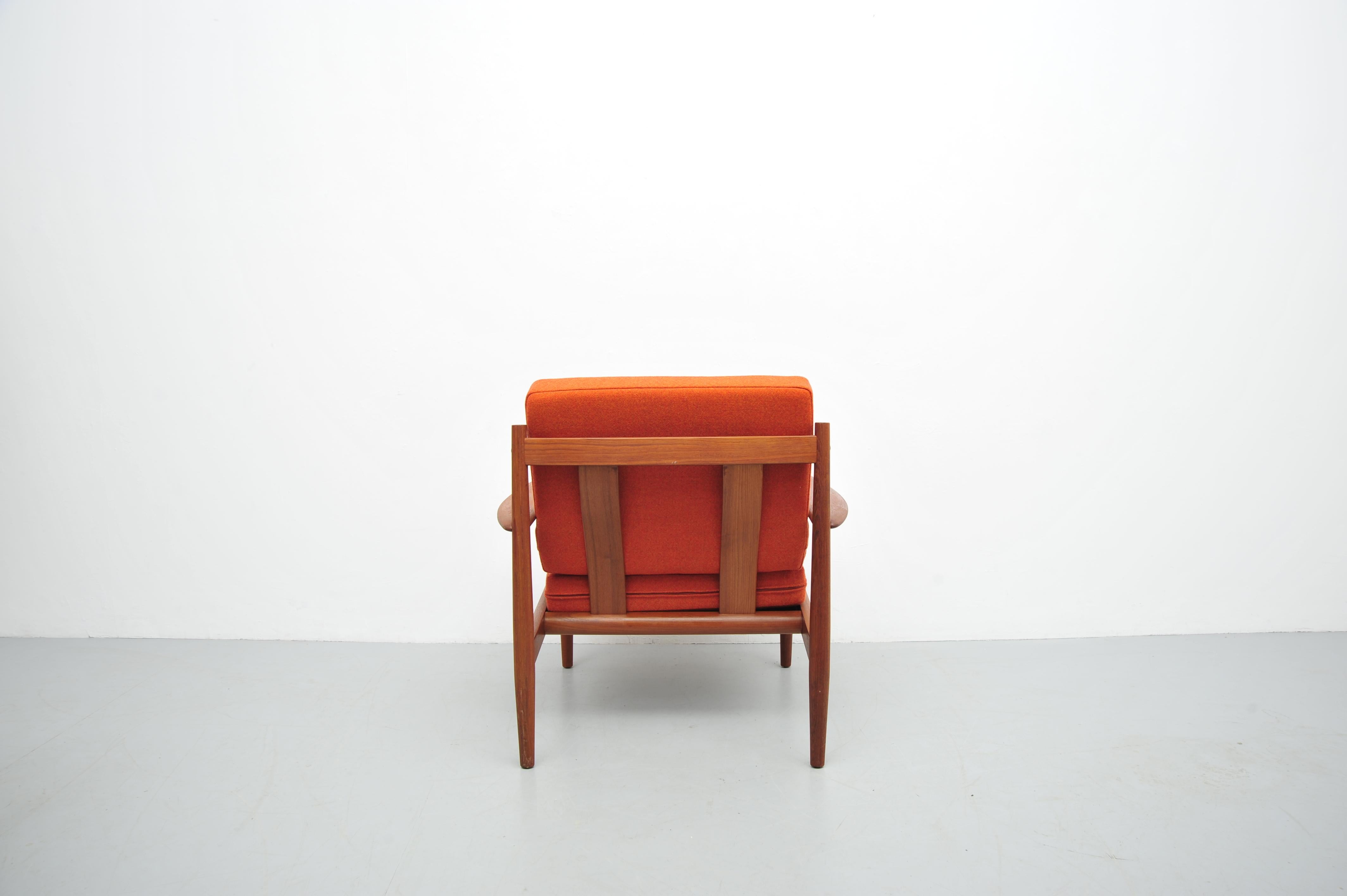 Scandinavian Modern Teak Lounge Chair by Grete Jalk for France & Son, Orange Upholstery For Sale