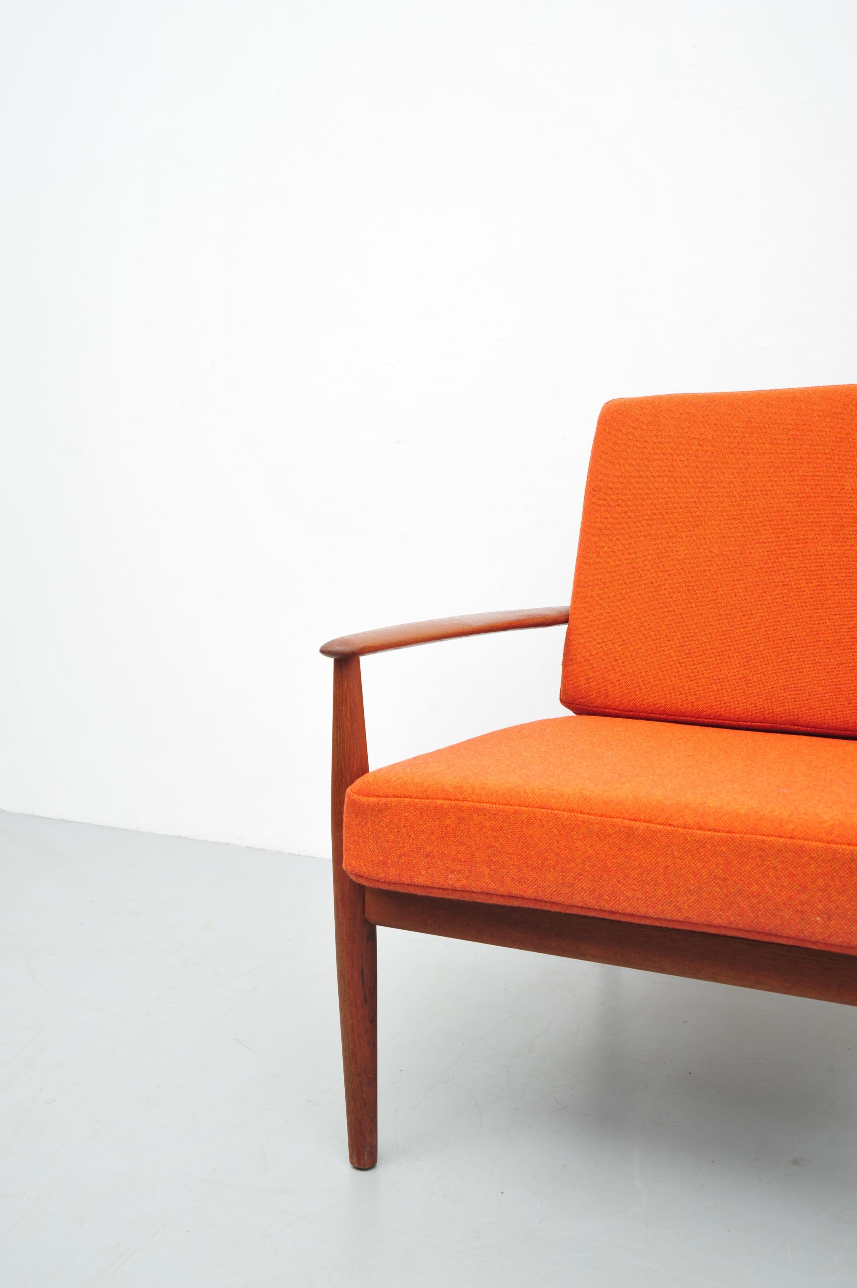 Teak Lounge Chair by Grete Jalk for France & Son, Orange Upholstery In Good Condition For Sale In Wiesbaden, DE
