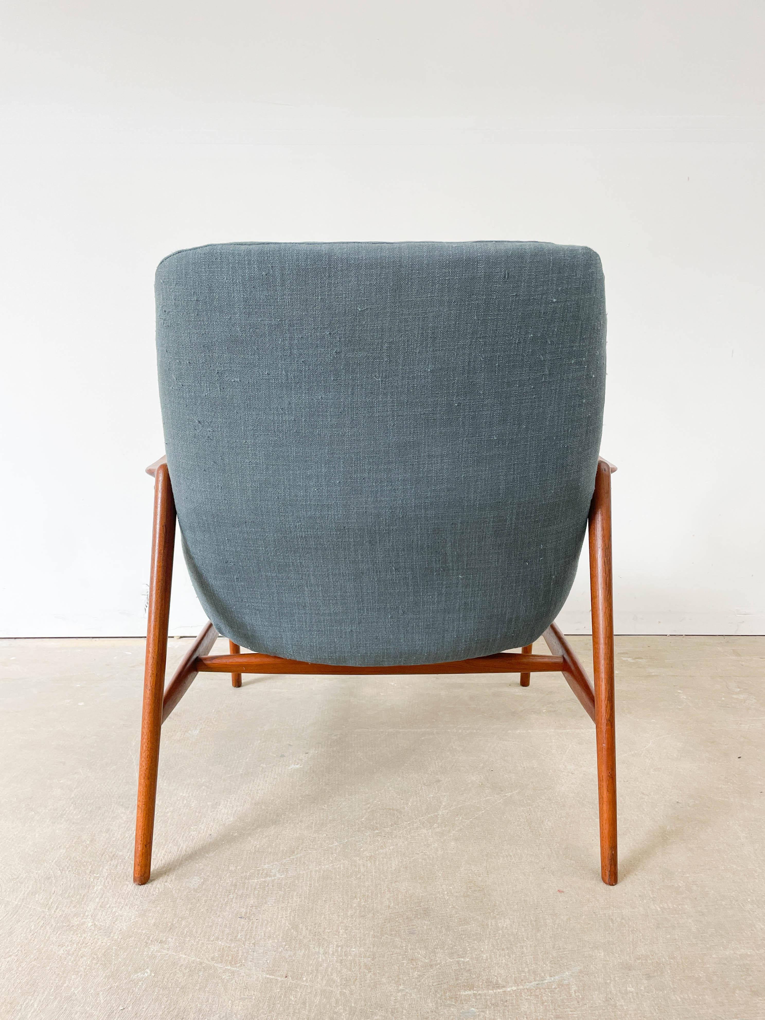 Teak ￼lounge chair designed by Rolf Rastad and Adolf Relling. Made in the 1950s this Norwegian chair features a sculpted frame that cradles and upholstered seat module. A very good looking chair which is equally comfortable.
