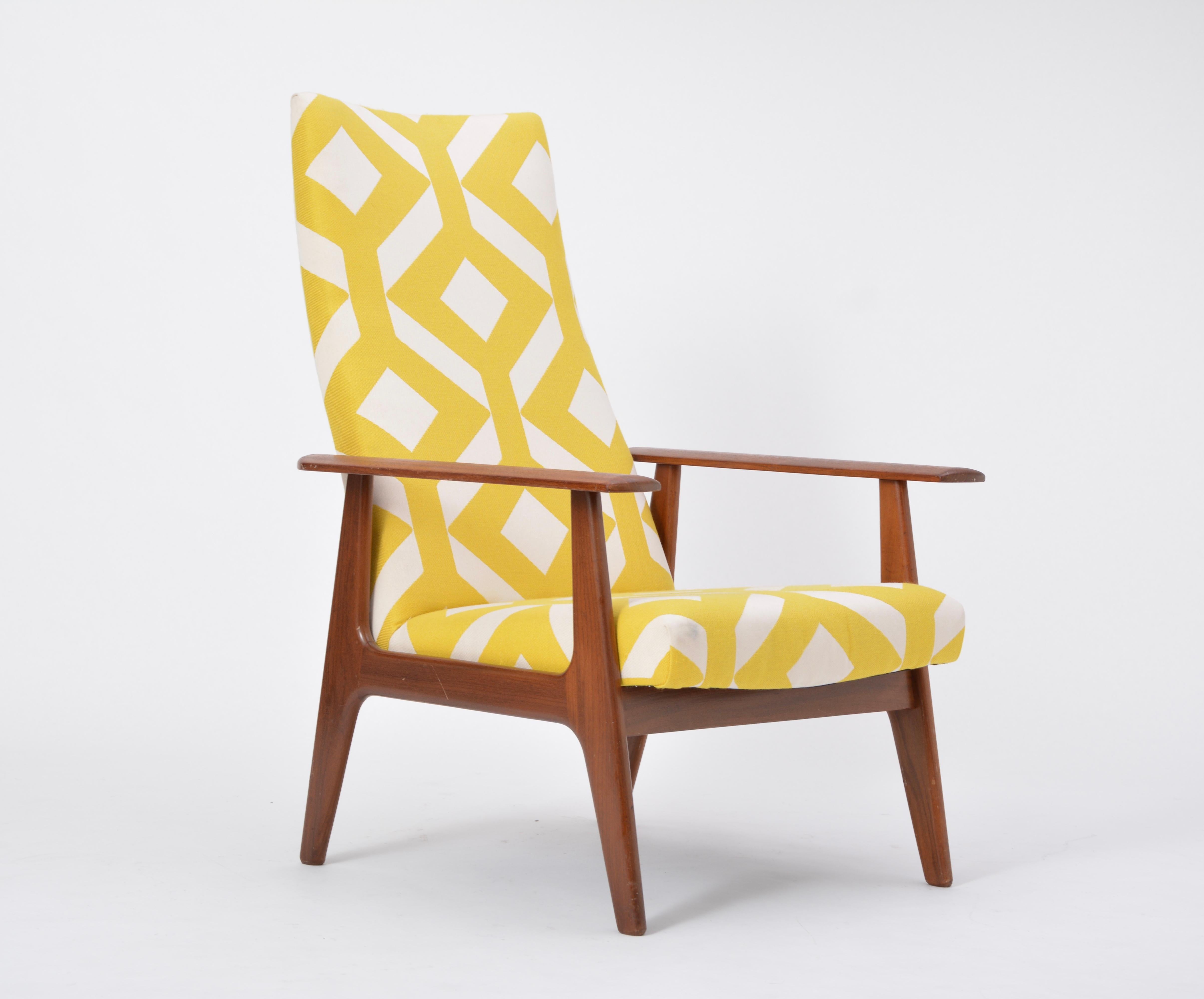 Dutch Mid-Century Modern Teak Lounge Chair von Topform 

Dieser Loungesessel wurde in den 1970er Jahren von Topform in den Niederlanden hergestellt. Die Struktur ist aus Teakholz gefertigt. Der Stuhl wurde komplett neu gepolstert.