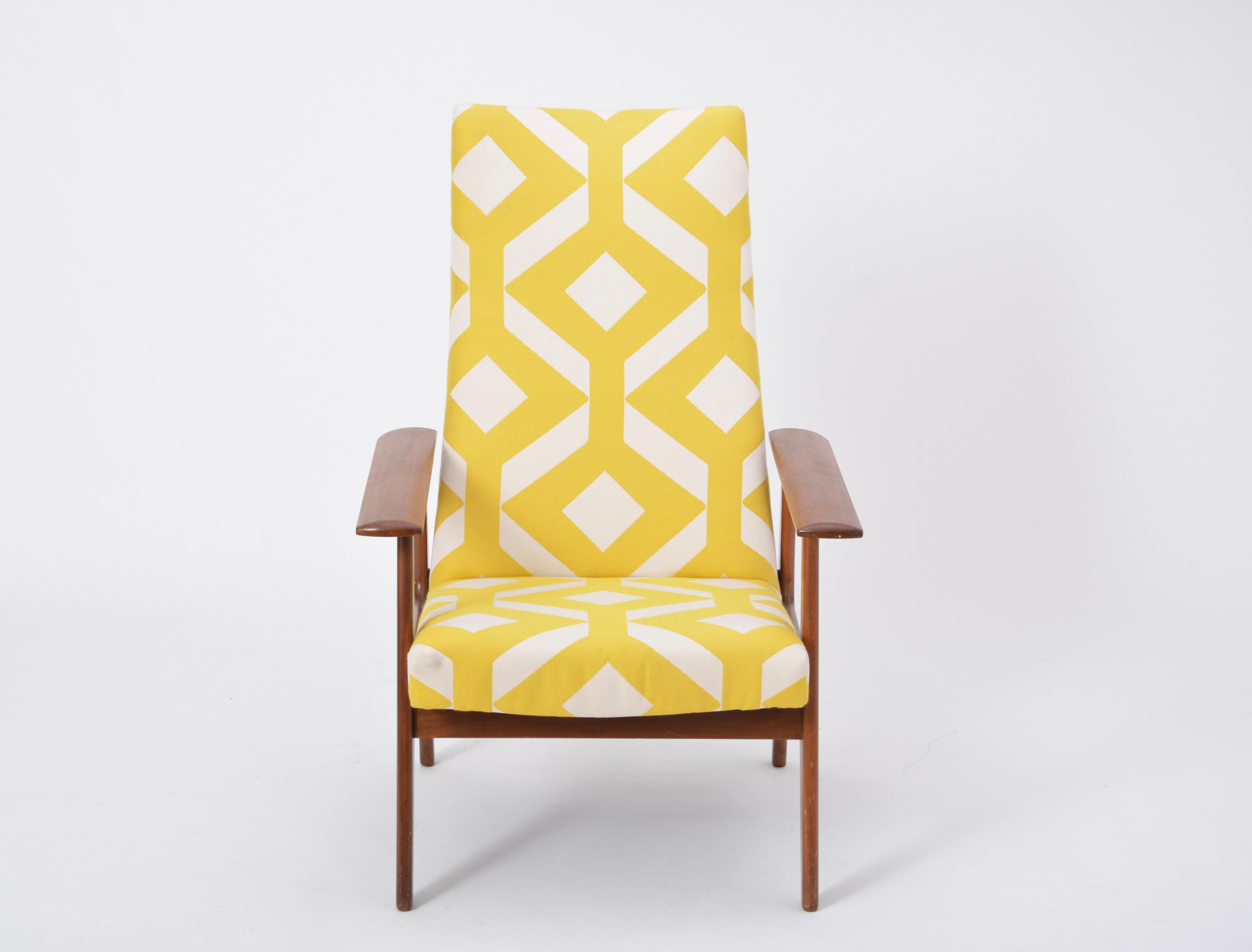 Dutch Mid-Century Modern Teak Lounge Chair by Topform  In Good Condition In Berlin, DE