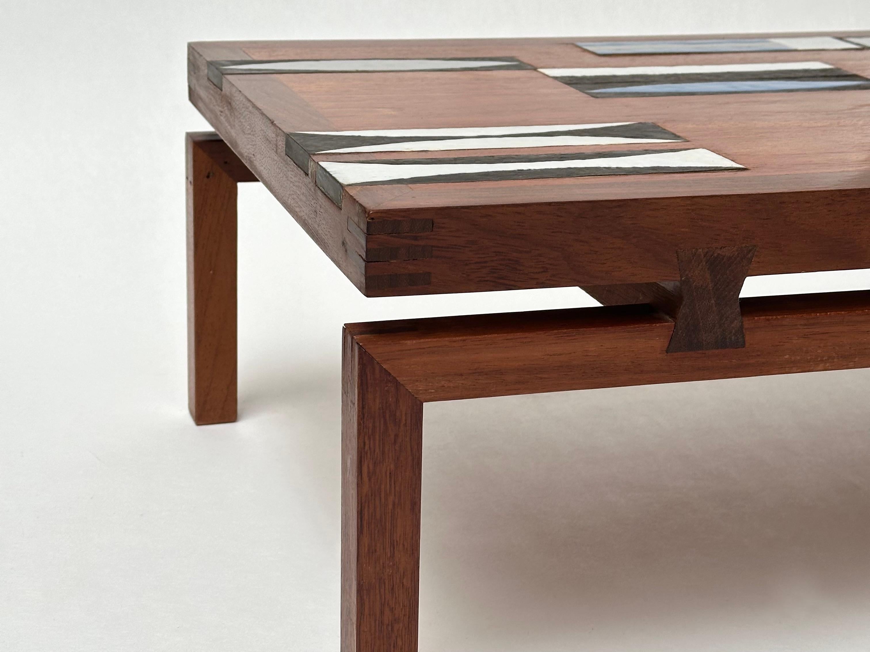 Niedriger Tisch aus Teakholz mit Keramikeinlagen, Roger Capron, Vallauris 1961 im Angebot 4
