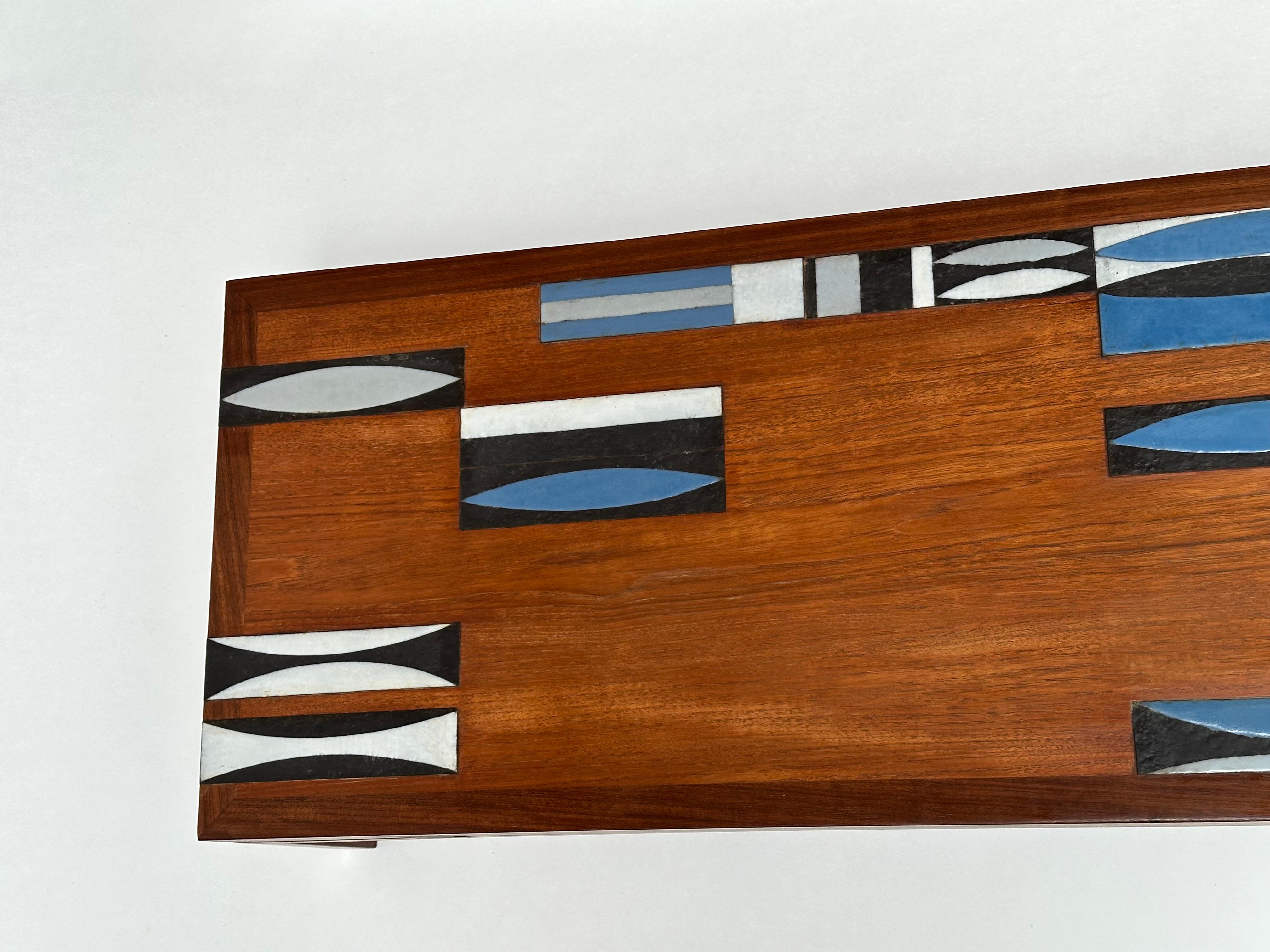 Niedriger Tisch aus Teakholz mit Keramikeinlagen, Roger Capron, Vallauris 1961 im Angebot 9