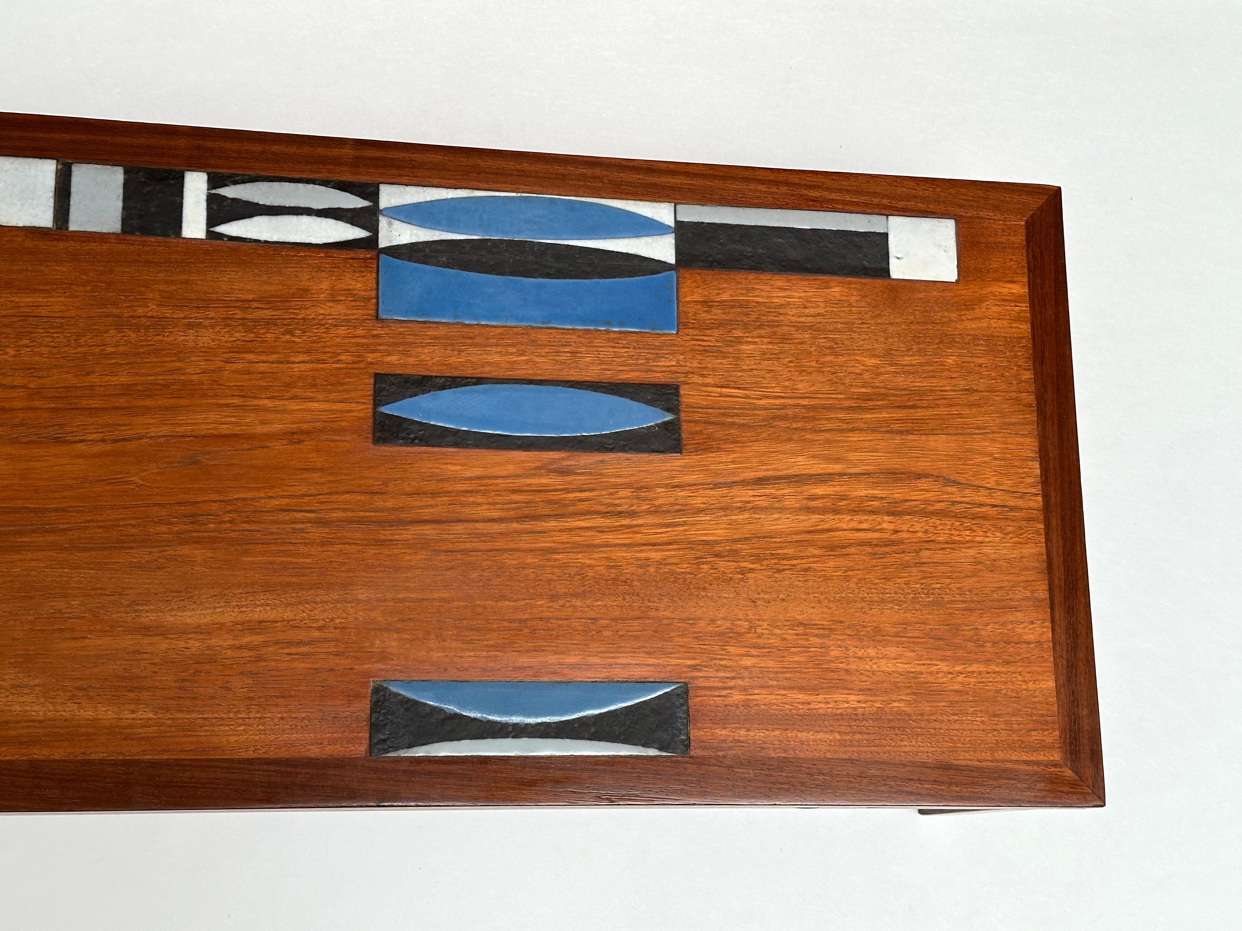 Niedriger Tisch aus Teakholz mit Keramikeinlagen, Roger Capron, Vallauris 1961 im Angebot 10