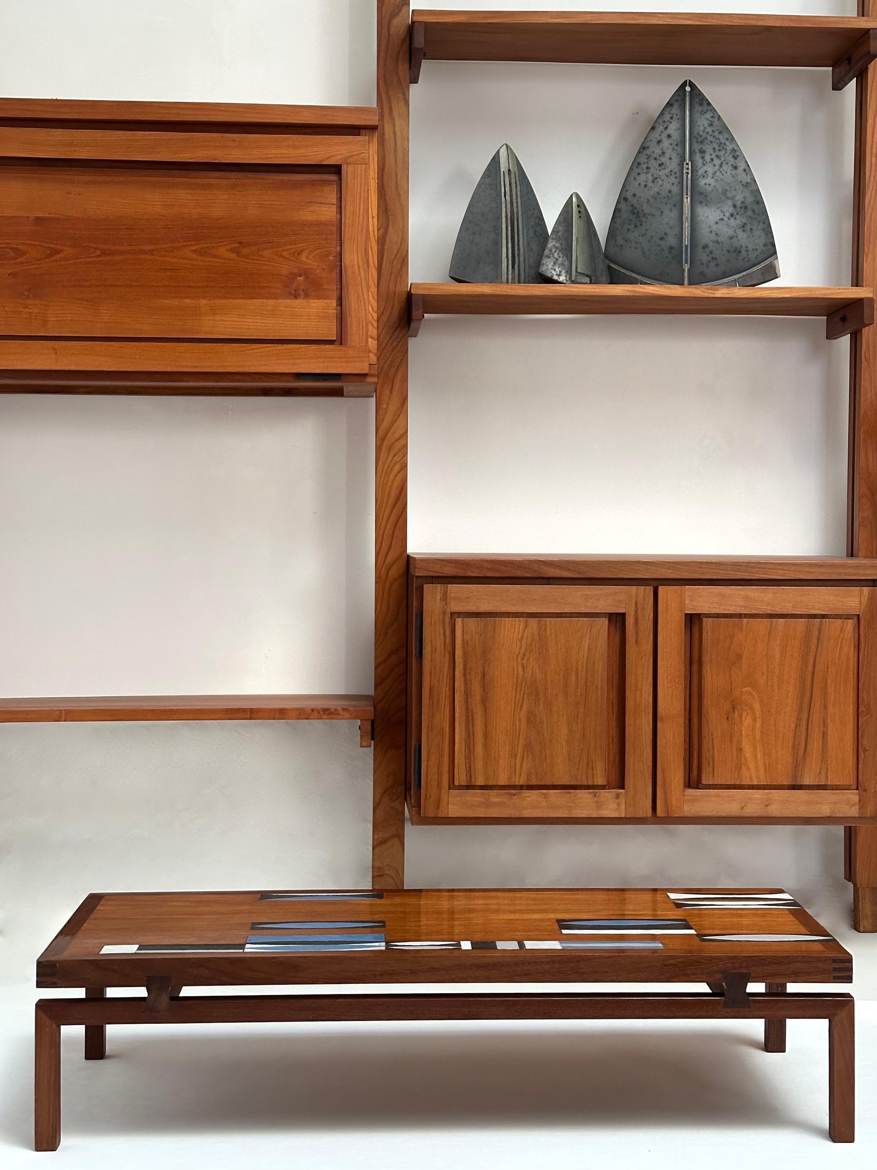 Niedriger Tisch aus Teakholz mit Keramikeinlagen, Roger Capron, Vallauris 1961 (Moderne der Mitte des Jahrhunderts) im Angebot