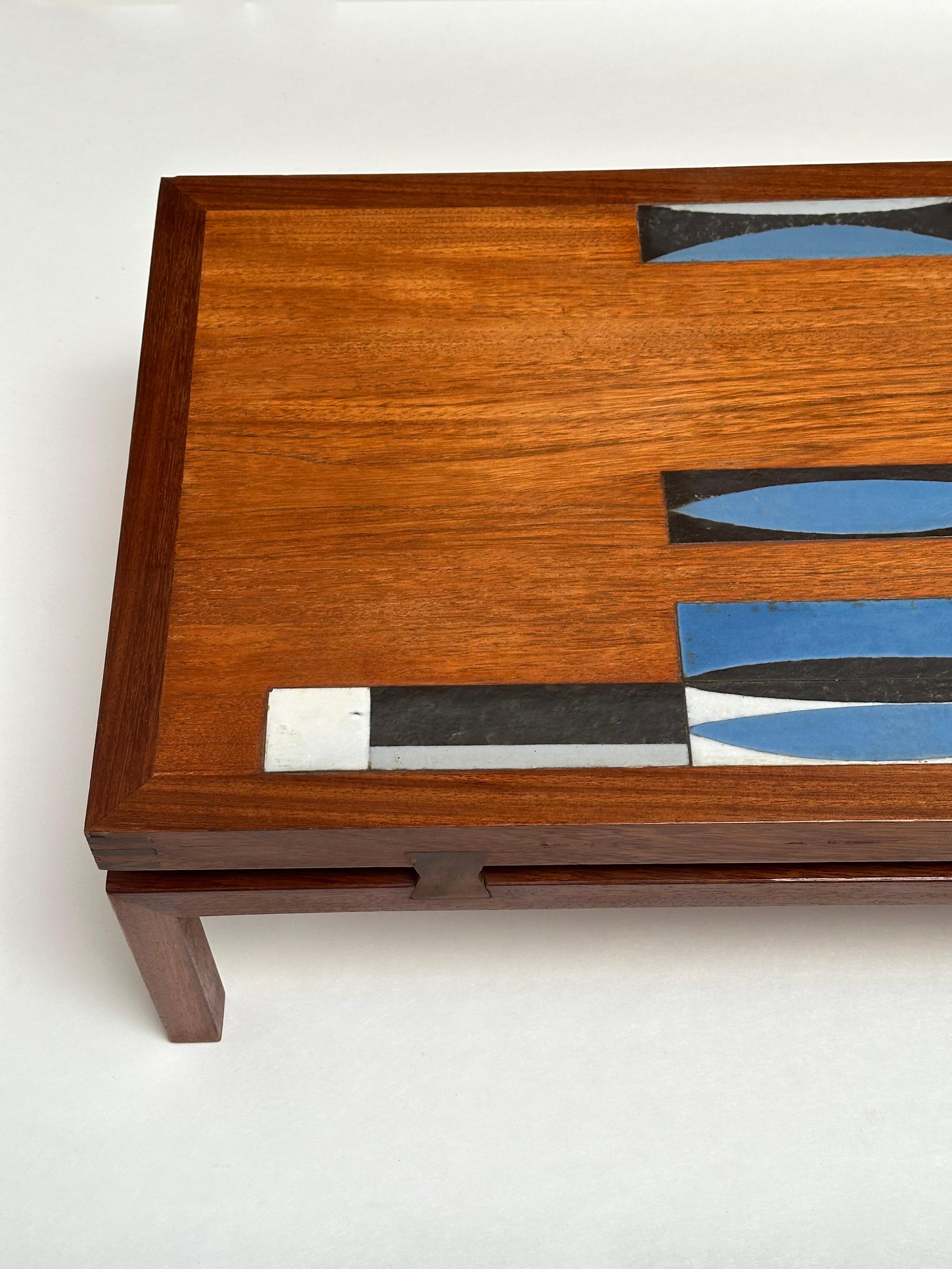 Niedriger Tisch aus Teakholz mit Keramikeinlagen, Roger Capron, Vallauris 1961 im Angebot 2