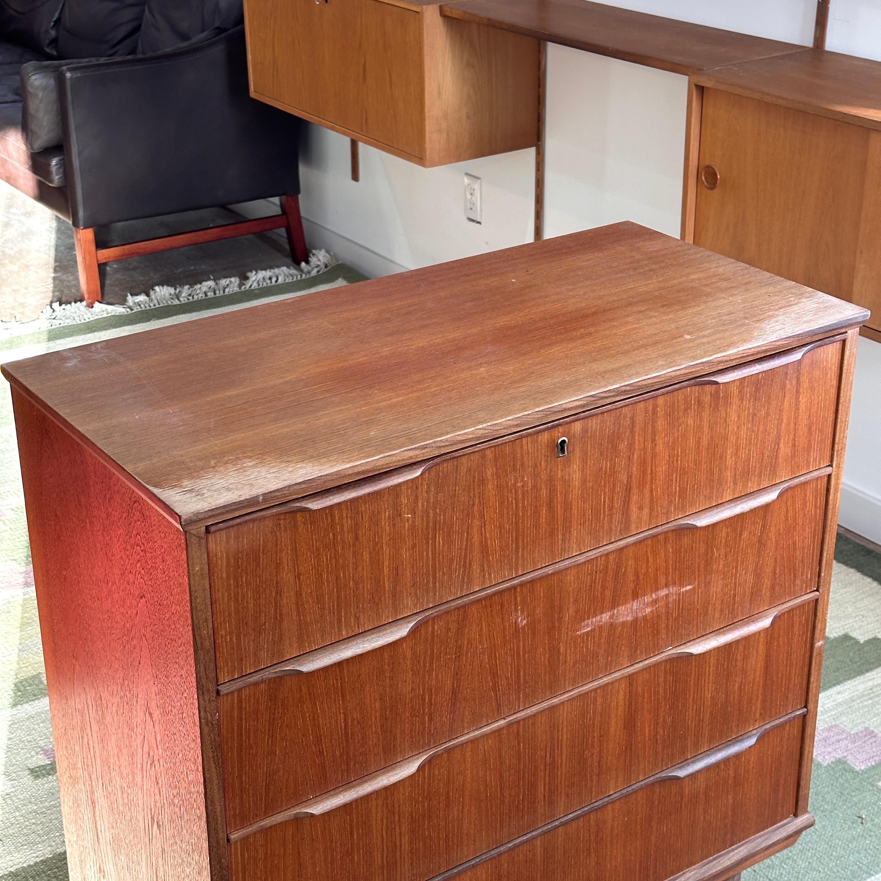 Danese Comò Lowboy in teak in vendita