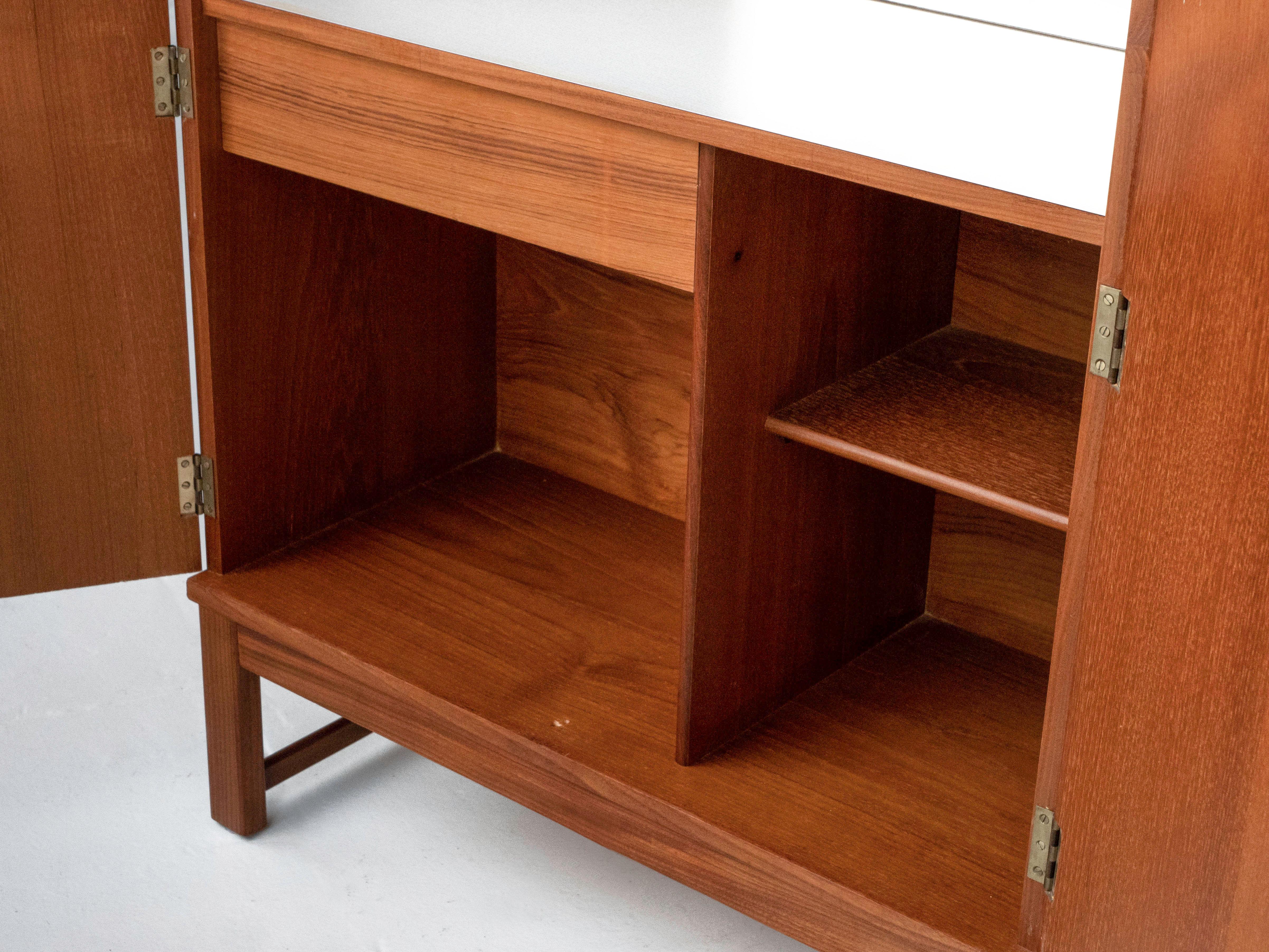 Teak Mid-Century Bar Cabinet by Turnbridge of London, Circa 1960's In Good Condition In Los Angeles, CA