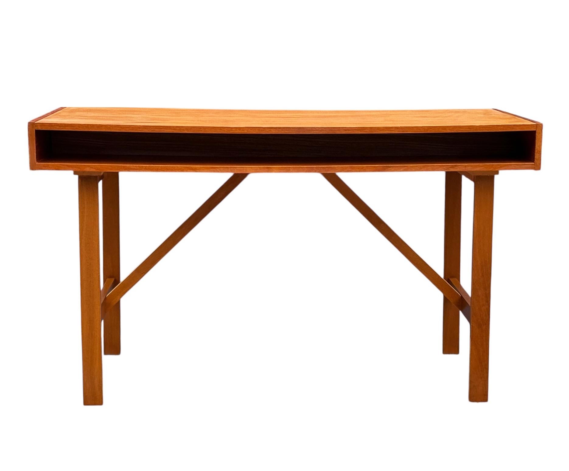 Teakholz Mid Century Danish Modern Doppelseitiger Schreibtisch oder Konsolentisch im Angebot 5
