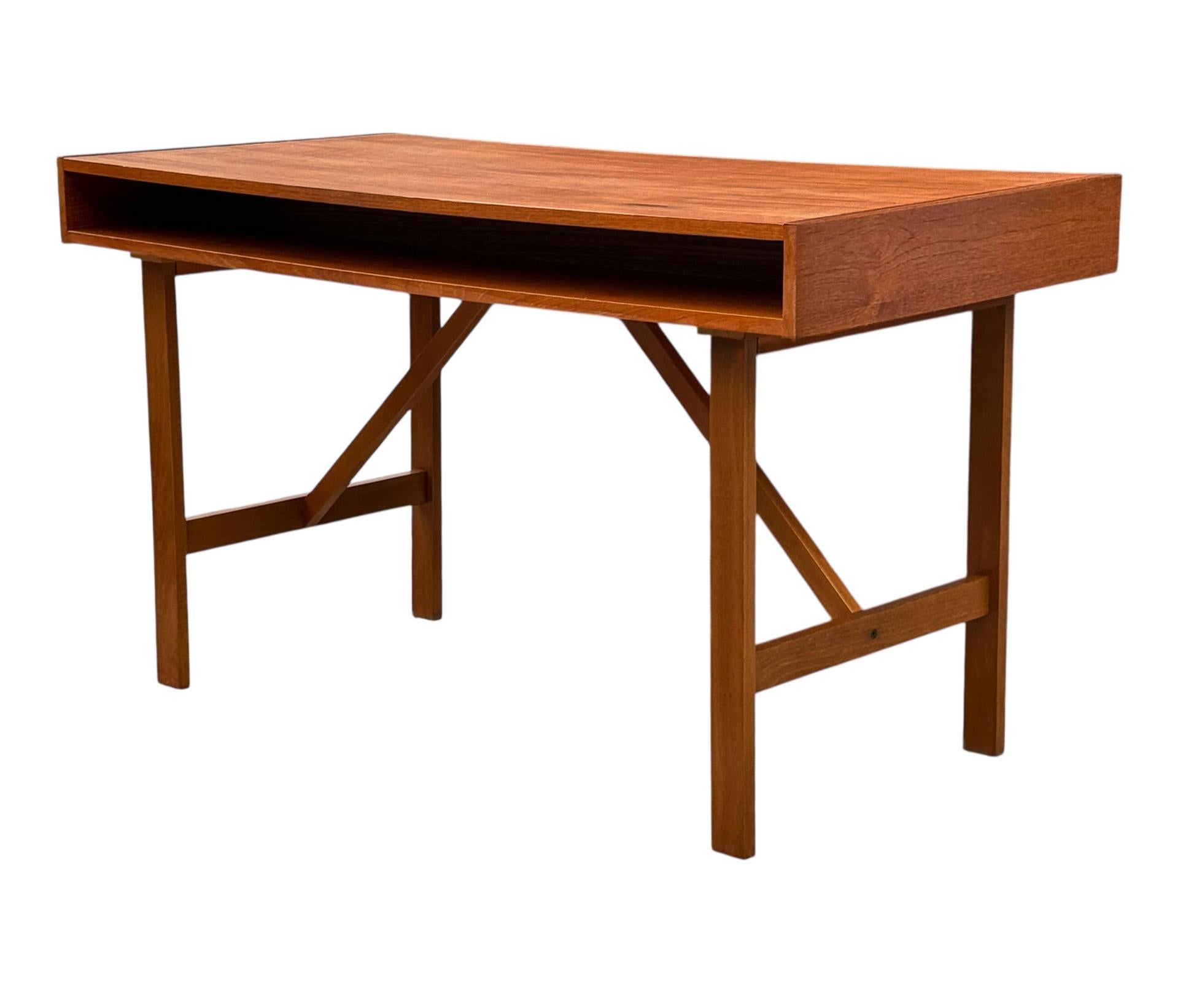 Teakholz Mid Century Danish Modern Doppelseitiger Schreibtisch oder Konsolentisch (Dänisch) im Angebot