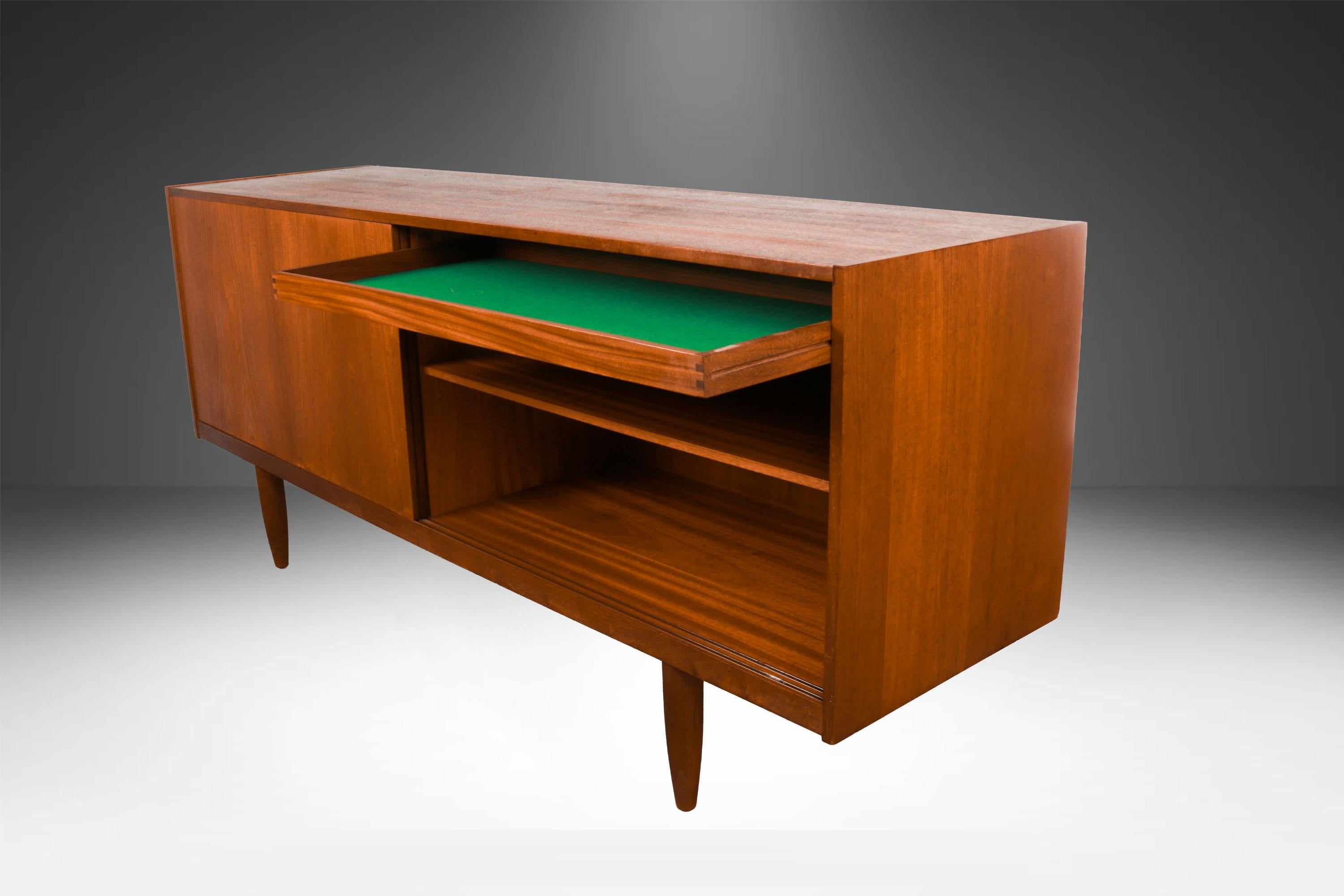 Teak Mid Century Dänemark Schiebetür Anrichte Credenza im Angebot 3