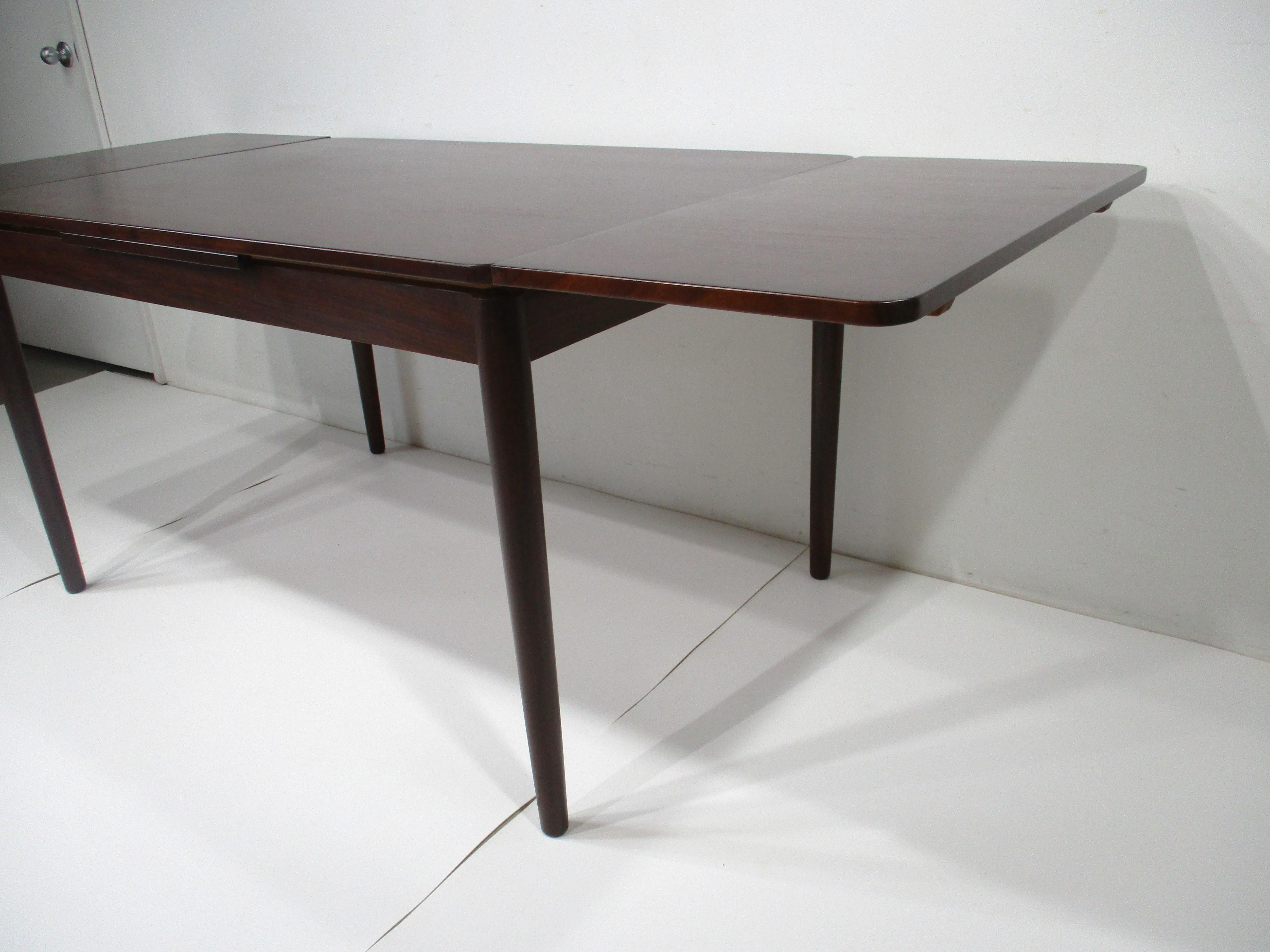 Table de salle à manger à rallonge de style danois en teck Yngve Ekstrom, Suède en vente 4