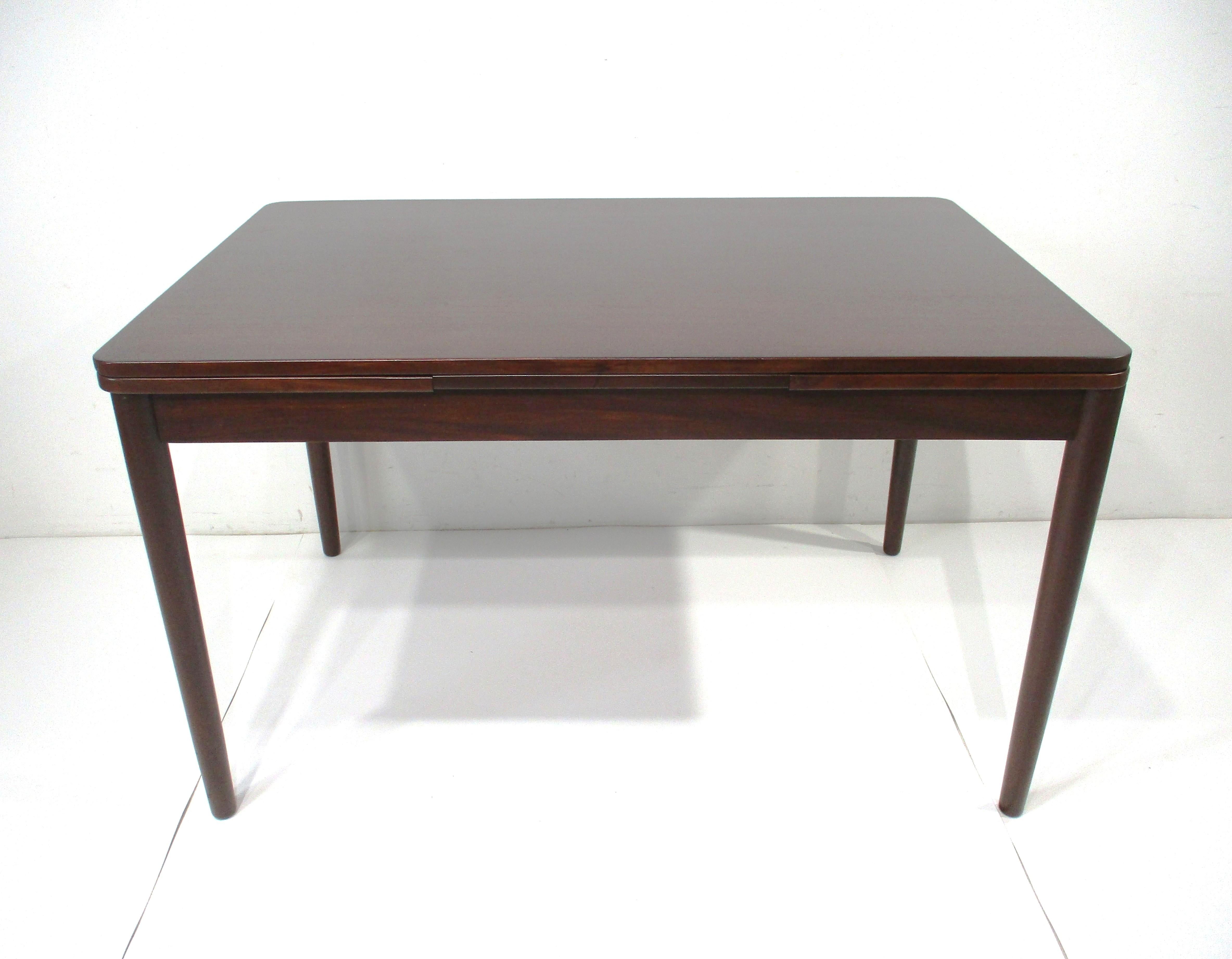 Table de salle à manger à rallonge de style danois en teck Yngve Ekstrom, Suède en vente 7