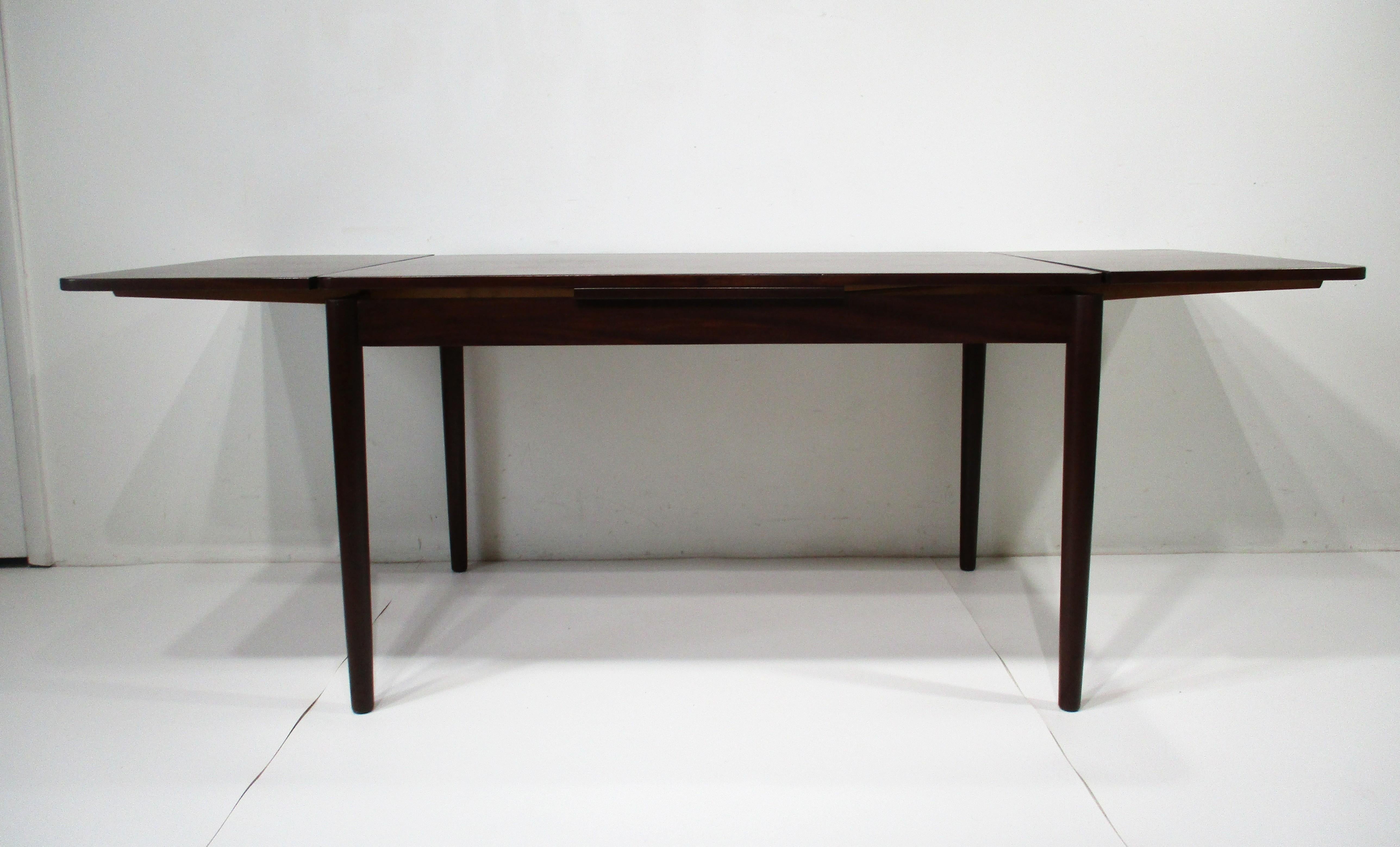 Teck Table de salle à manger à rallonge de style danois en teck Yngve Ekstrom, Suède en vente