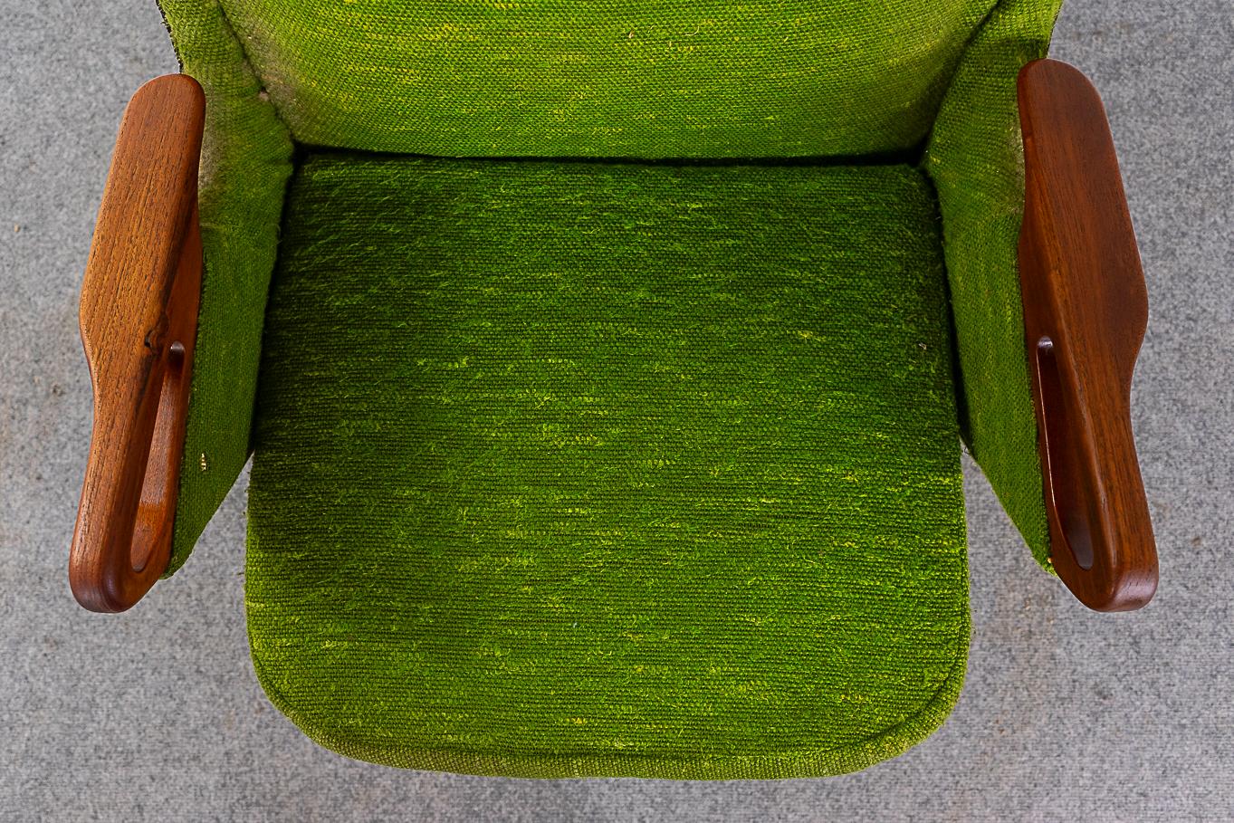 Teakholz Mid-Century Lounge Stuhl im Zustand „Relativ gut“ im Angebot in VANCOUVER, CA