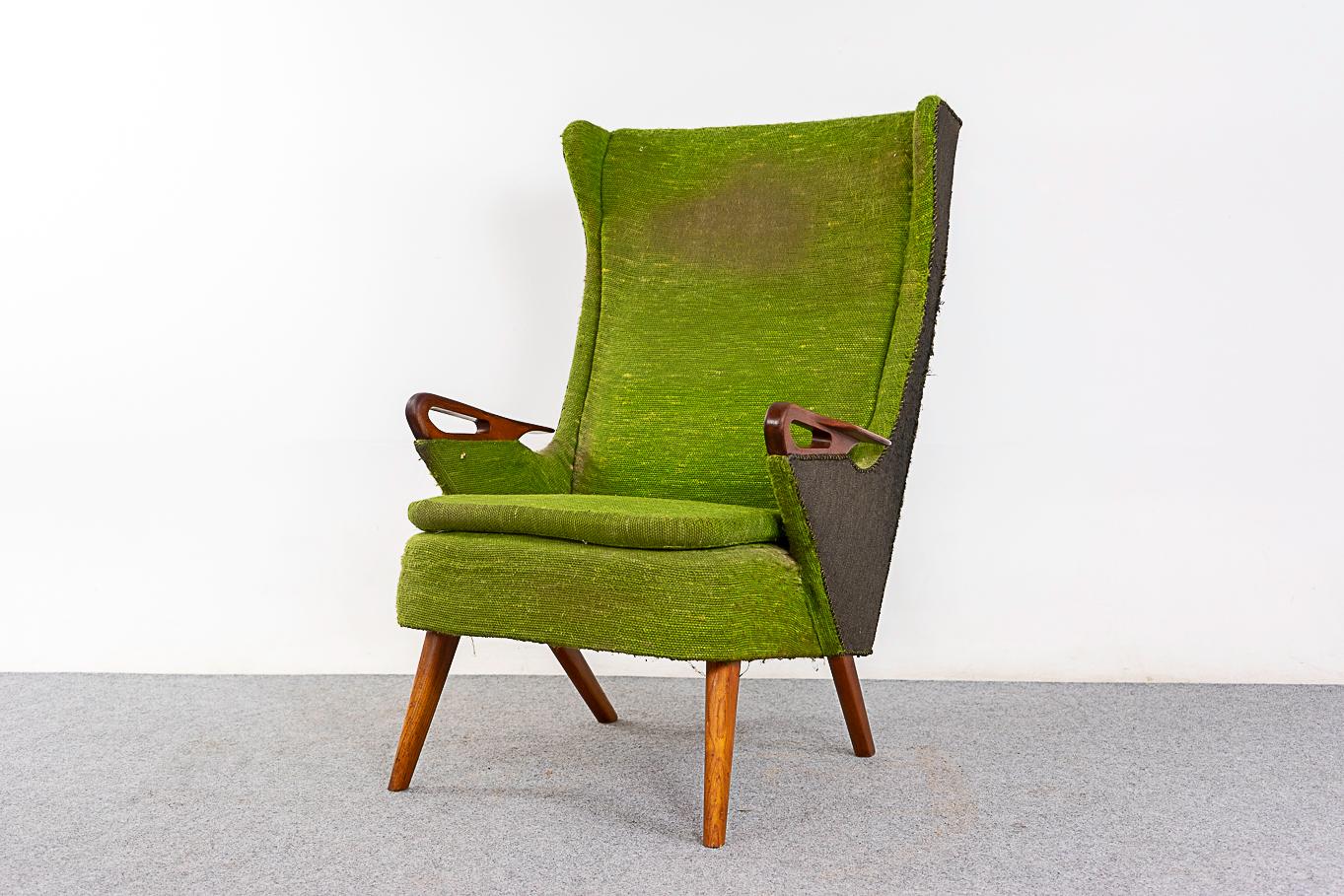 Teakholz Mid-Century Lounge Stuhl (Mitte des 20. Jahrhunderts) im Angebot